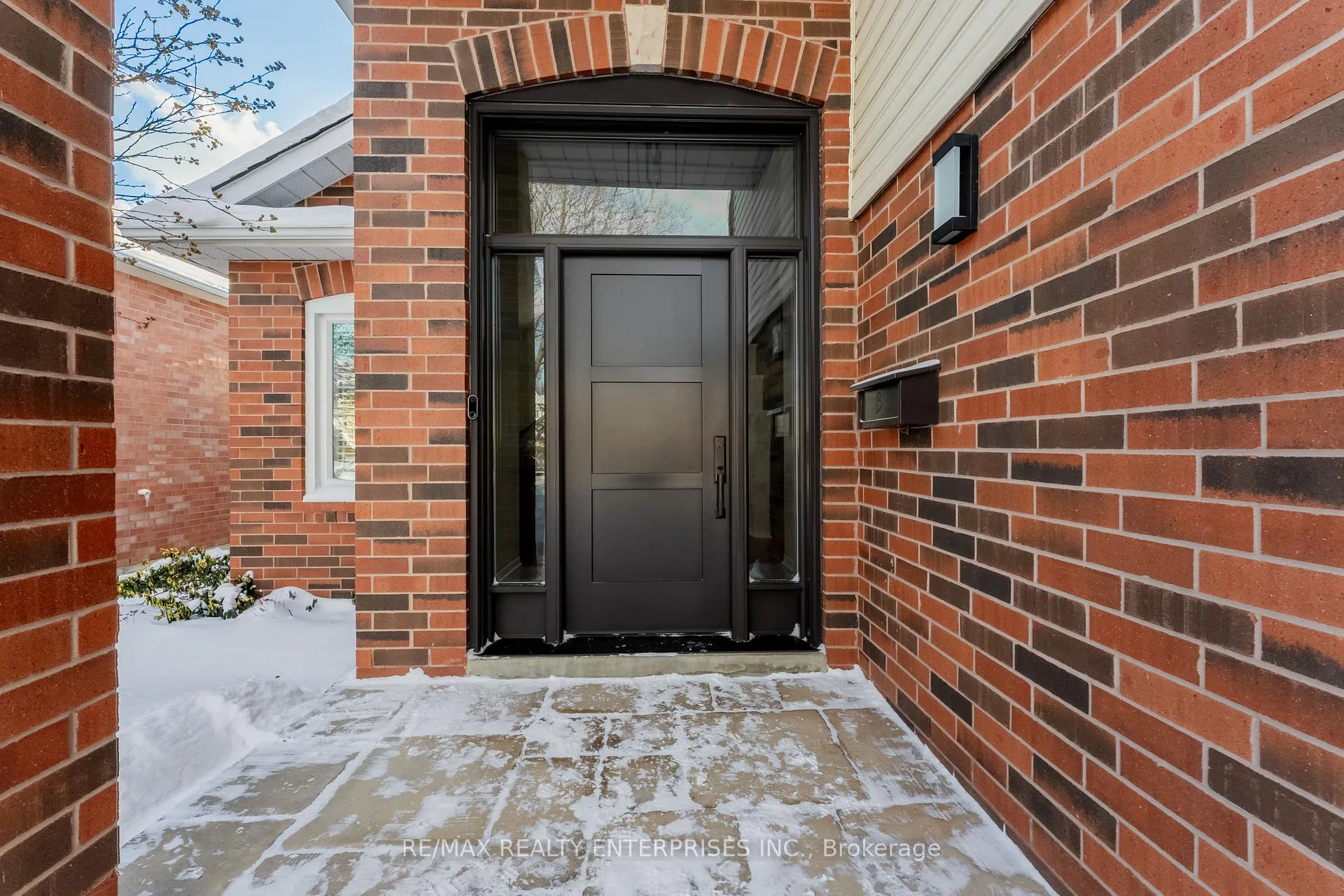 Photo 3 of 39 Banting Road, Halton Hills, Georgetown — HOMEH