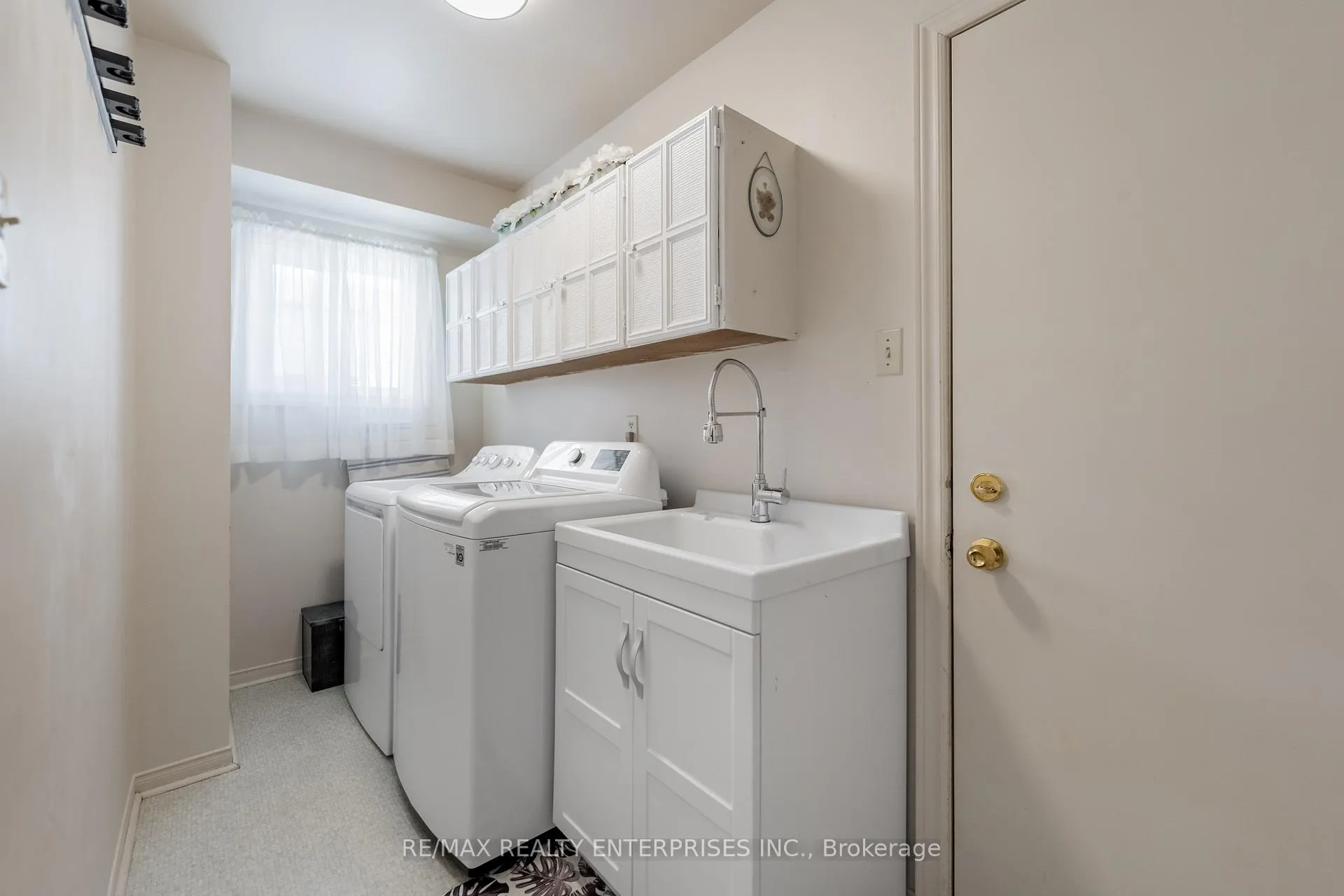Photo 18 of 39 Banting Road, Halton Hills, Georgetown — HOMEH
