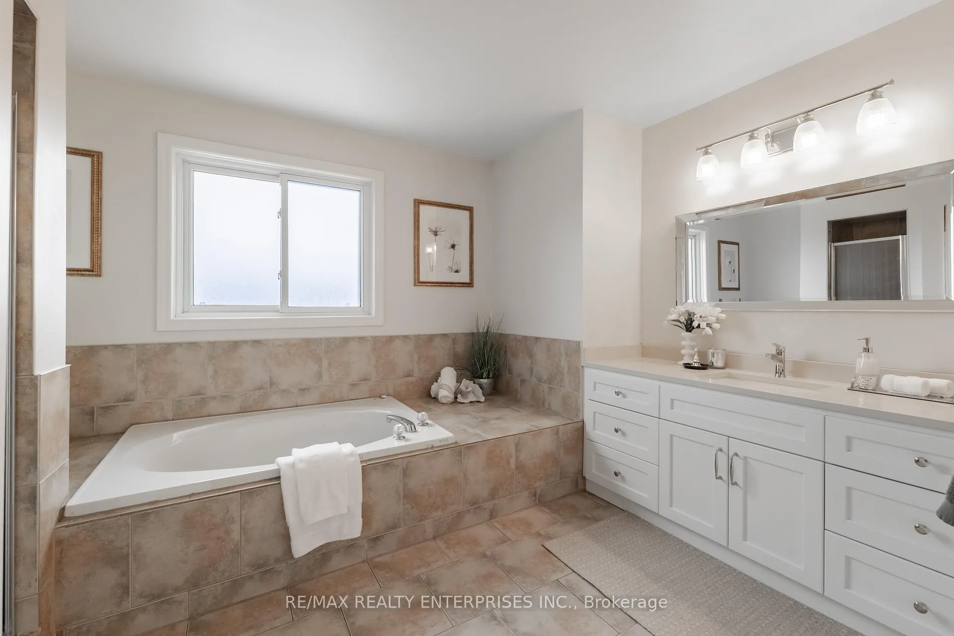 Photo 23 of 39 Banting Road, Halton Hills, Georgetown — HOMEH