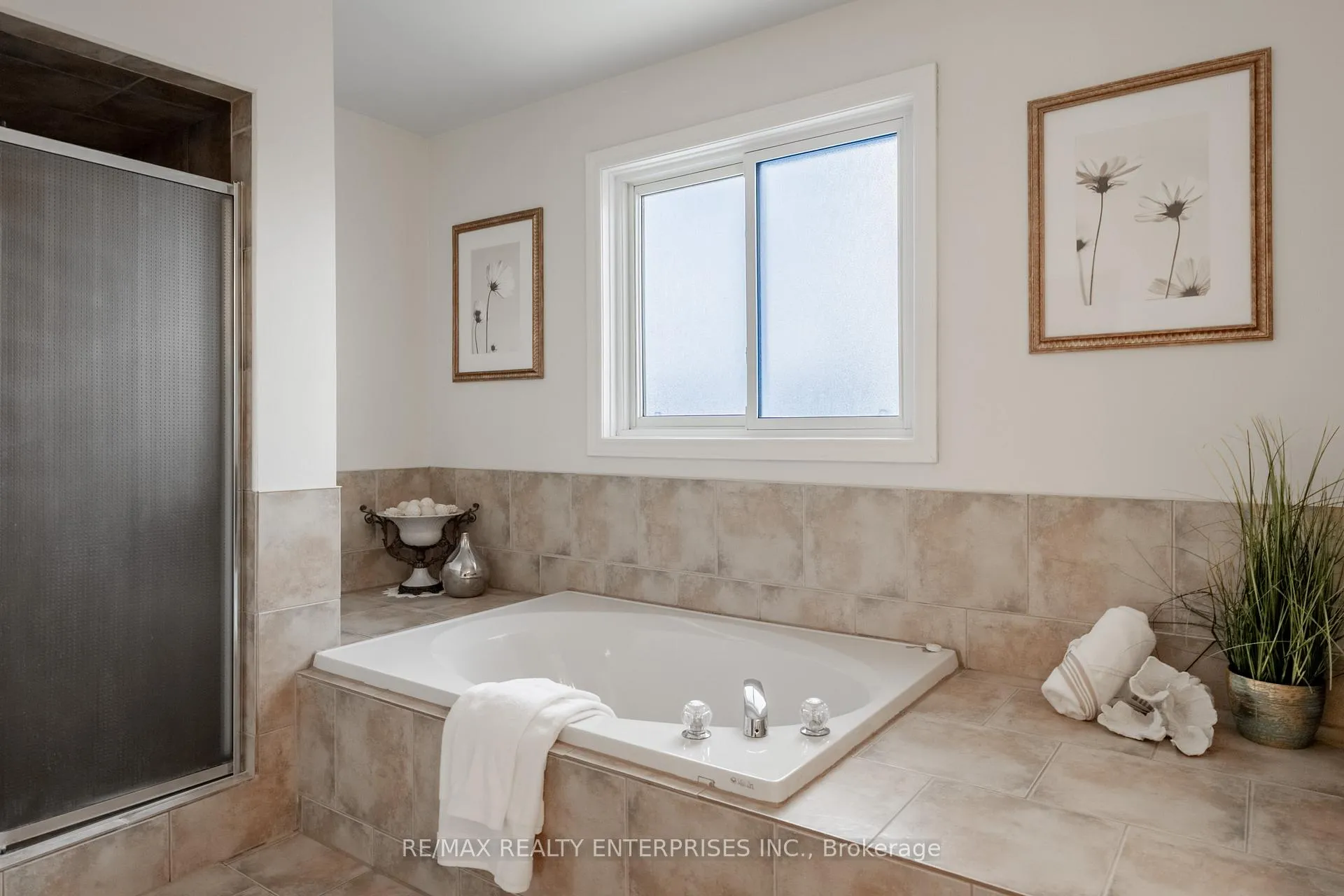 Photo 24 of 39 Banting Road, Halton Hills, Georgetown — HOMEH
