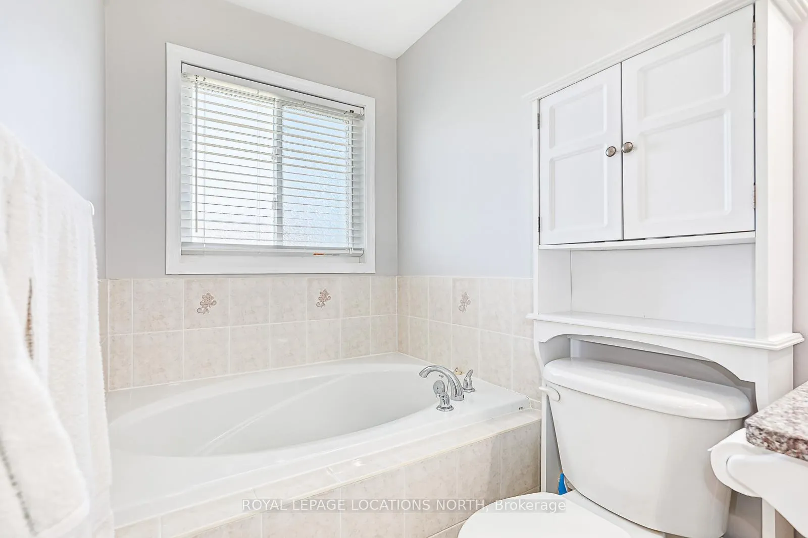 Photo 19 of 62 Meadowlark Boulevard, Wasaga Beach — HOMEH