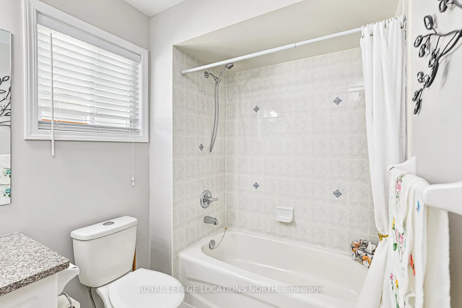 Photo 22 of 62 Meadowlark Boulevard, Wasaga Beach — HOMEH