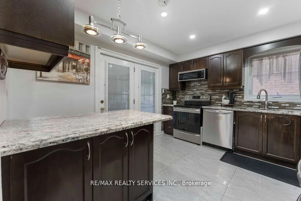 Photo 14 of 12 Nuttall Street, Brampton, Westgate — HOMEH