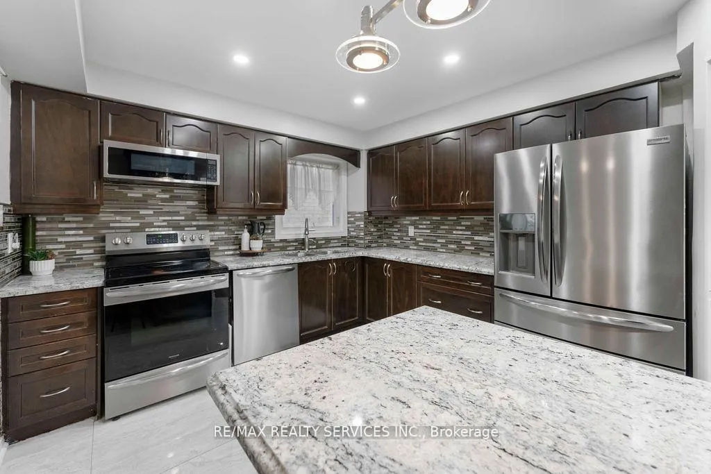 Photo 16 of 12 Nuttall Street, Brampton, Westgate — HOMEH