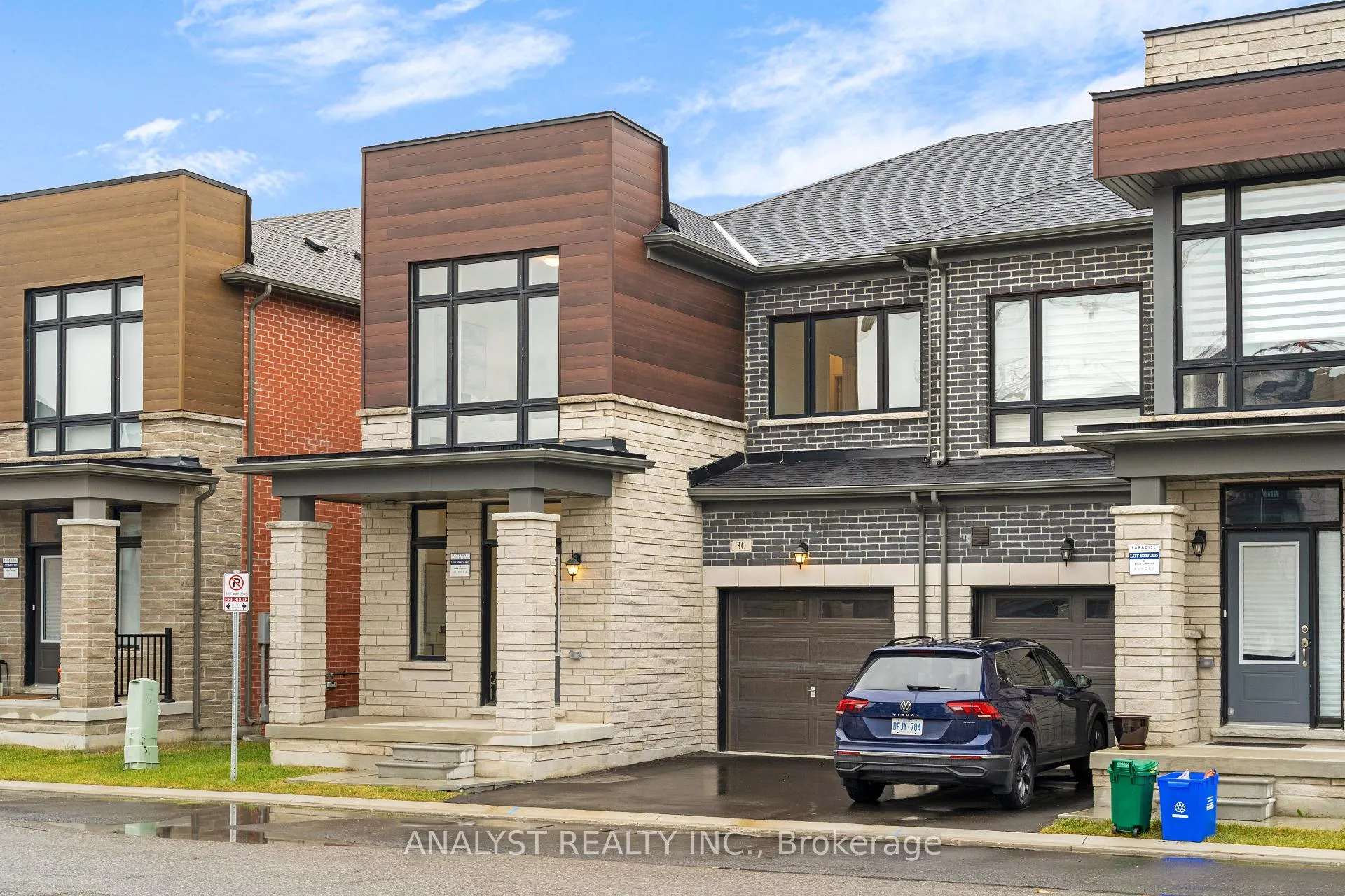 Photo 2 of 30 Blick Crescent, Aurora, Bayview Northeast — HOMEH