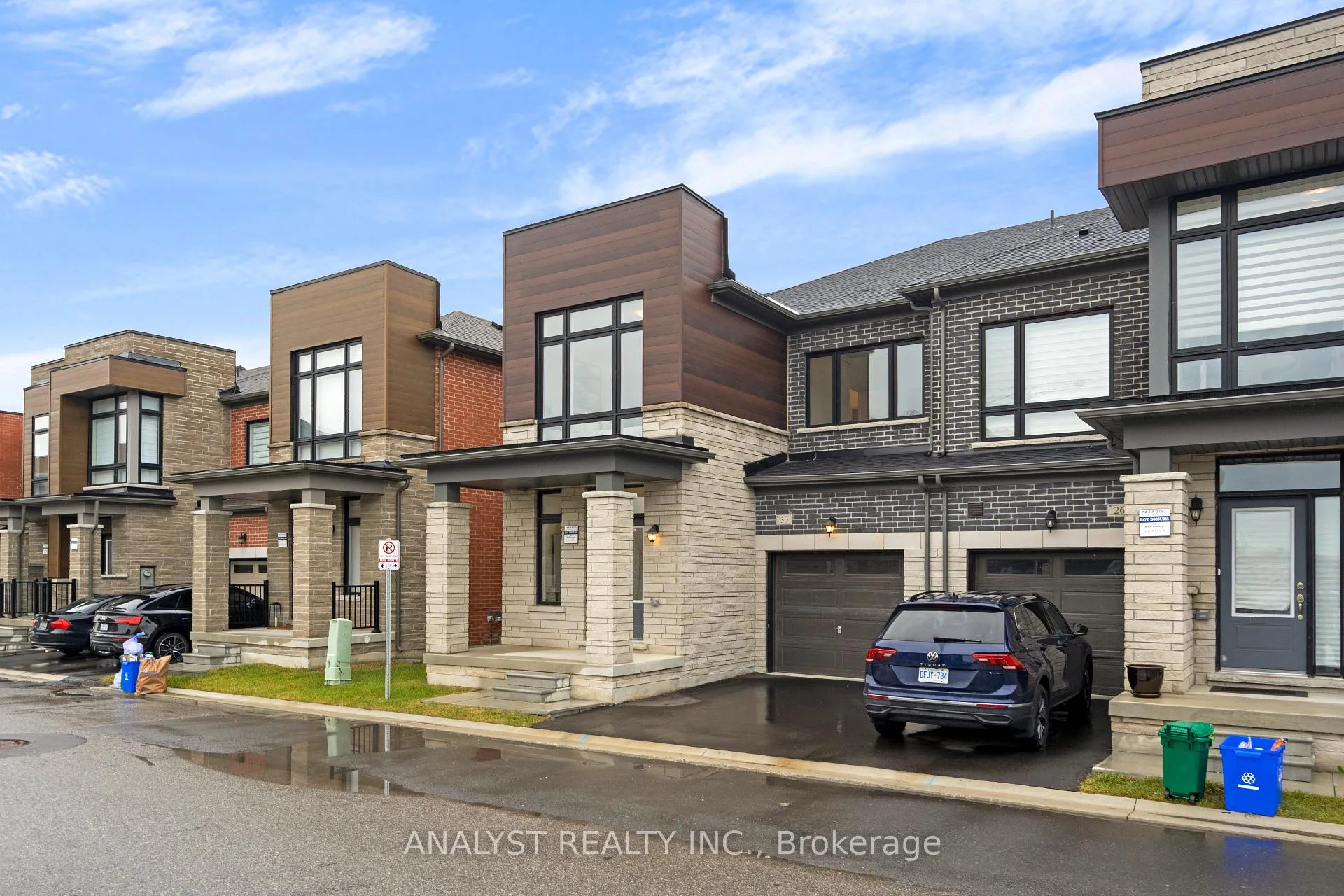 Photo 4 of 30 Blick Crescent, Aurora, Bayview Northeast — HOMEH