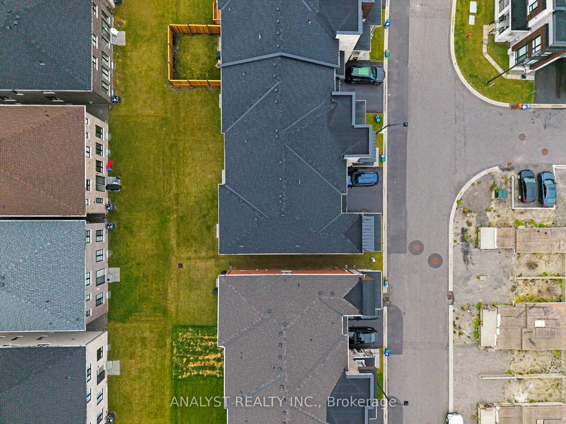 Photo 5 of 30 Blick Crescent, Aurora, Bayview Northeast — HOMEH