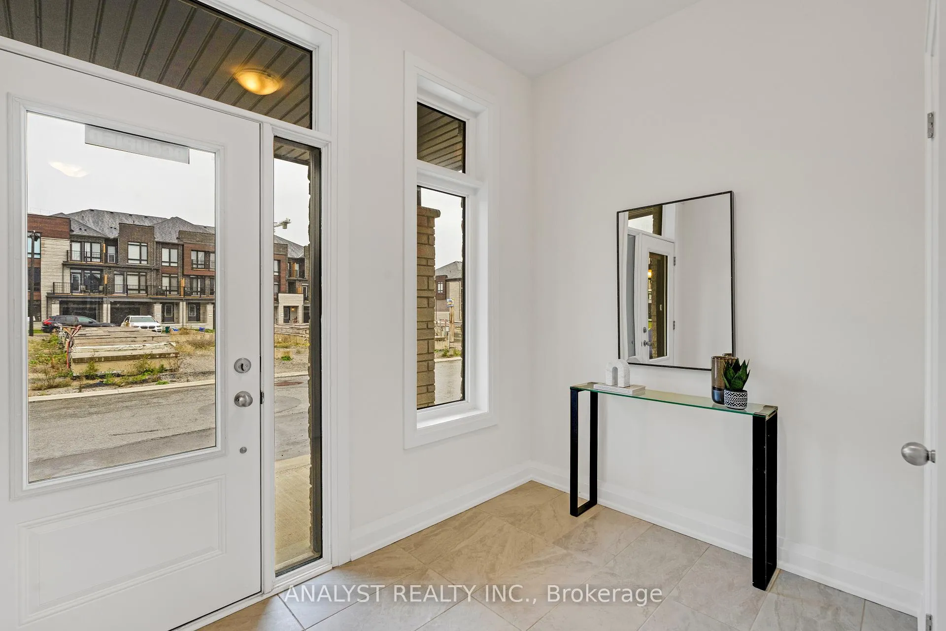Photo 8 of 30 Blick Crescent, Aurora, Bayview Northeast — HOMEH