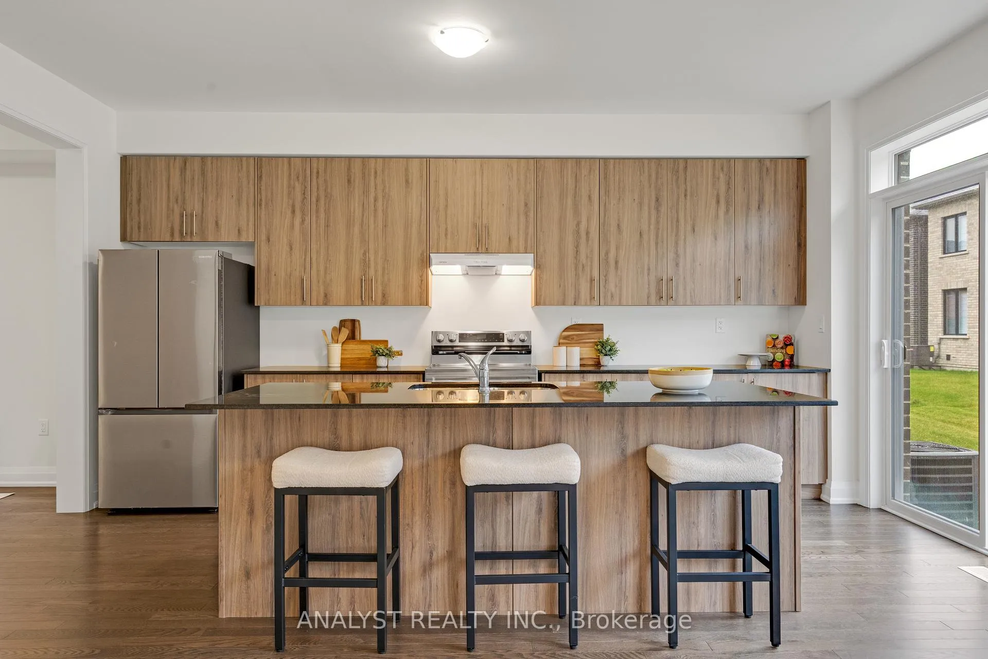 Photo 12 of 30 Blick Crescent, Aurora, Bayview Northeast — HOMEH