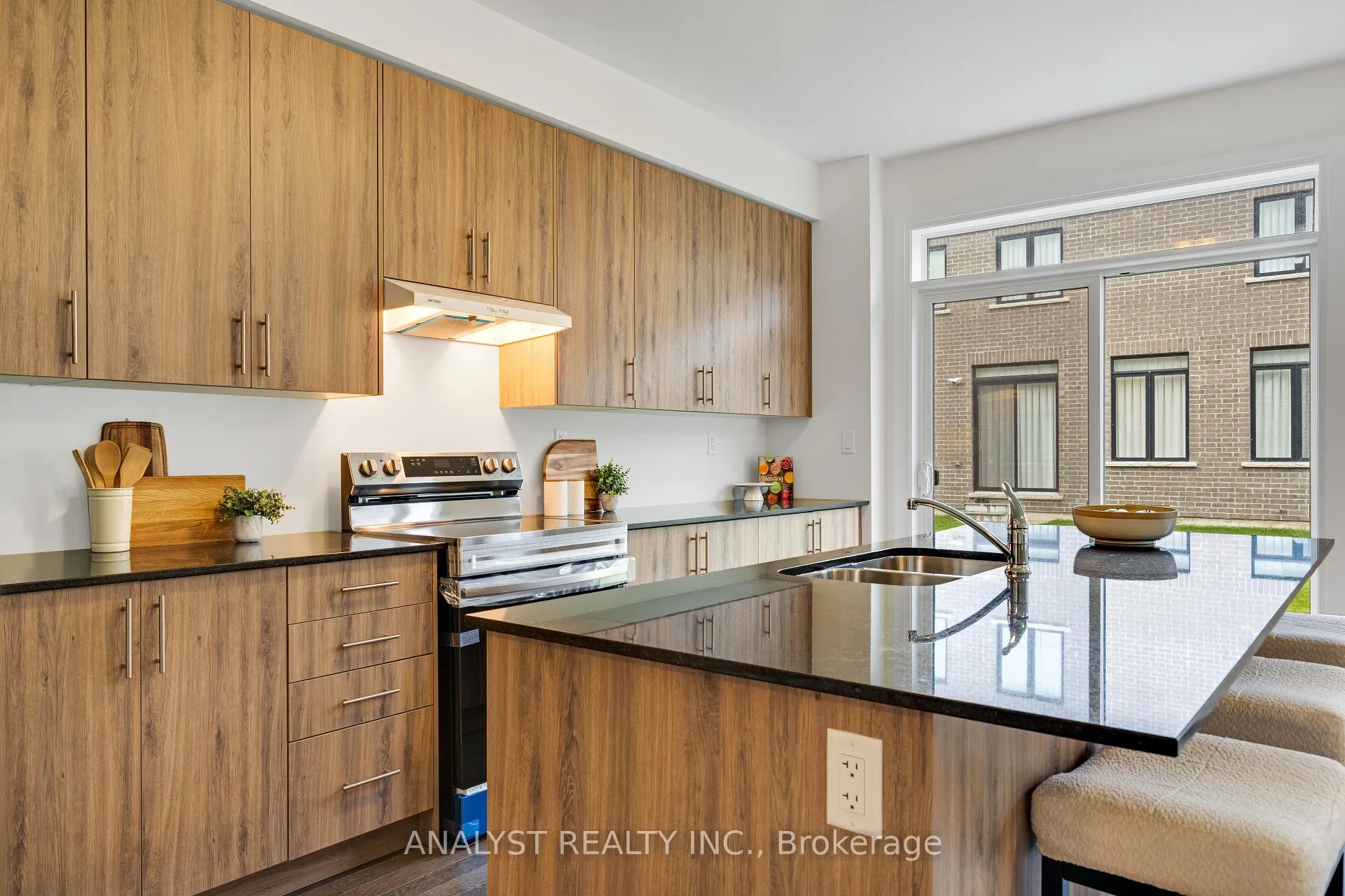 Photo 15 of 30 Blick Crescent, Aurora, Bayview Northeast — HOMEH