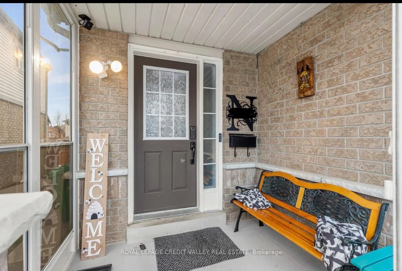 Photo 3 of 84 Whiteface Crescent, Brampton, Fletcher's Meadow — HOMEH