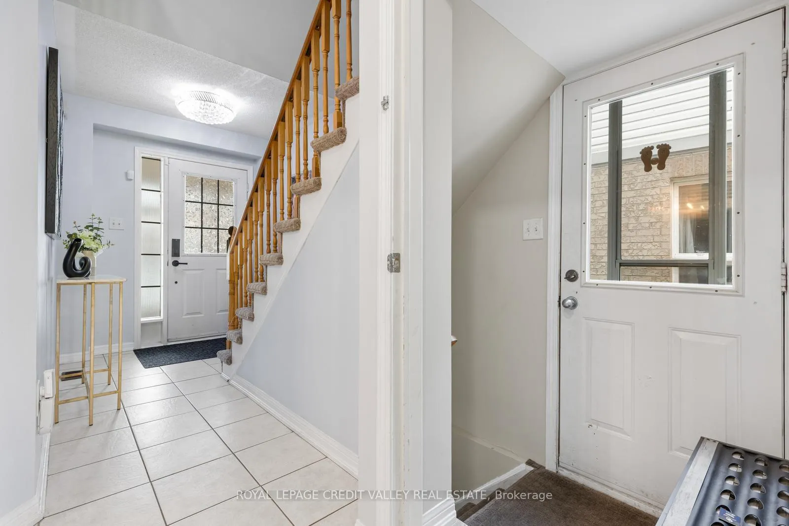 Photo 5 of 84 Whiteface Crescent, Brampton, Fletcher's Meadow — HOMEH