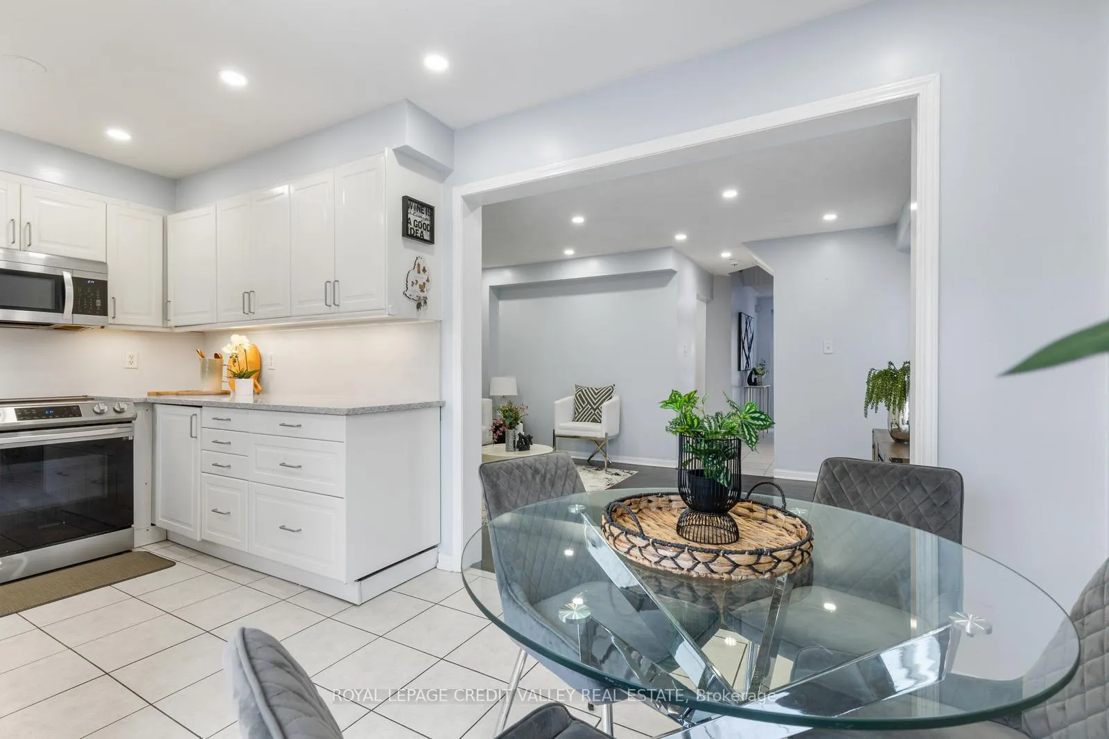 Photo 13 of 84 Whiteface Crescent, Brampton, Fletcher's Meadow — HOMEH