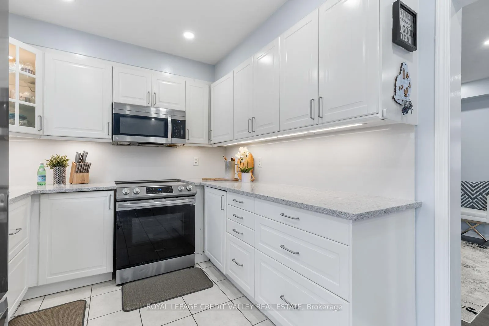 Photo 16 of 84 Whiteface Crescent, Brampton, Fletcher's Meadow — HOMEH