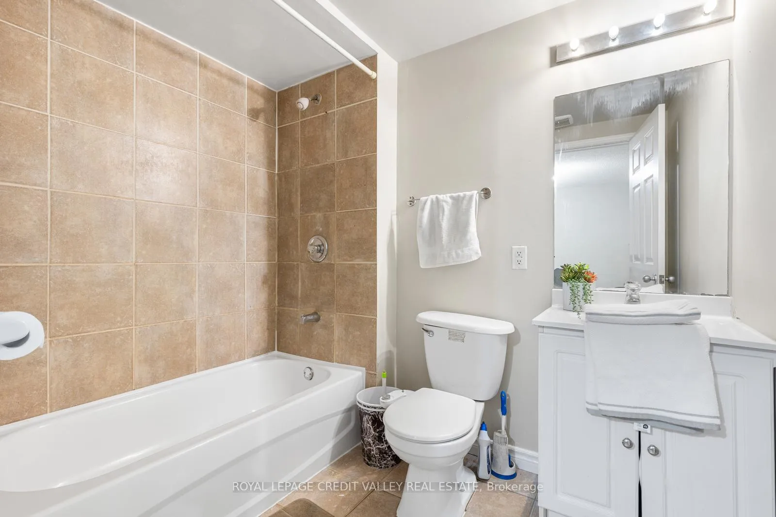 Photo 30 of 84 Whiteface Crescent, Brampton, Fletcher's Meadow — HOMEH