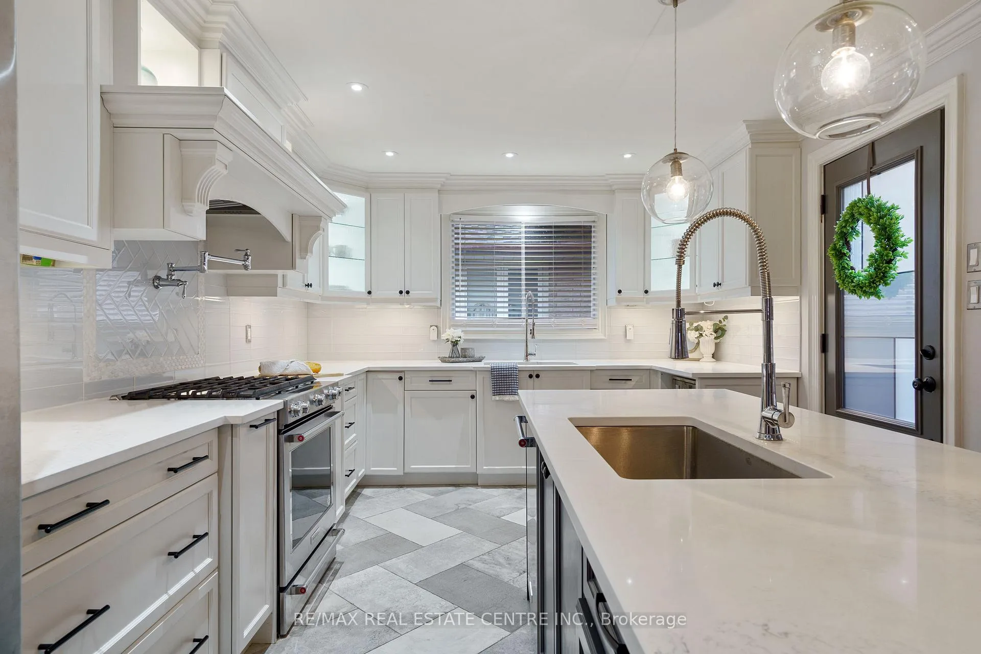 Photo 14 of 66 Ellington Avenue, Hamilton, Stoney Creek — HOMEH