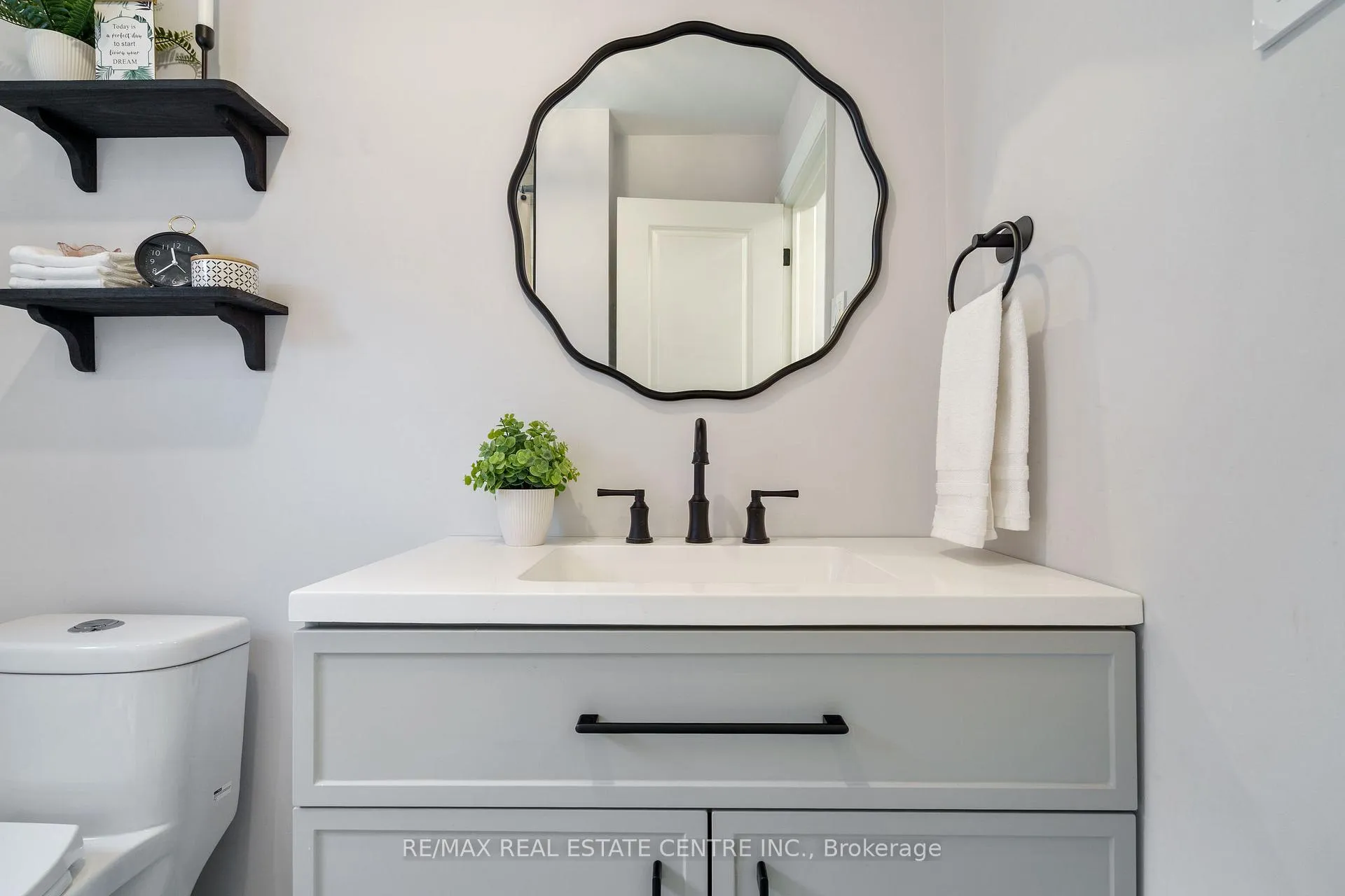 Photo 33 of 66 Ellington Avenue, Hamilton, Stoney Creek — HOMEH