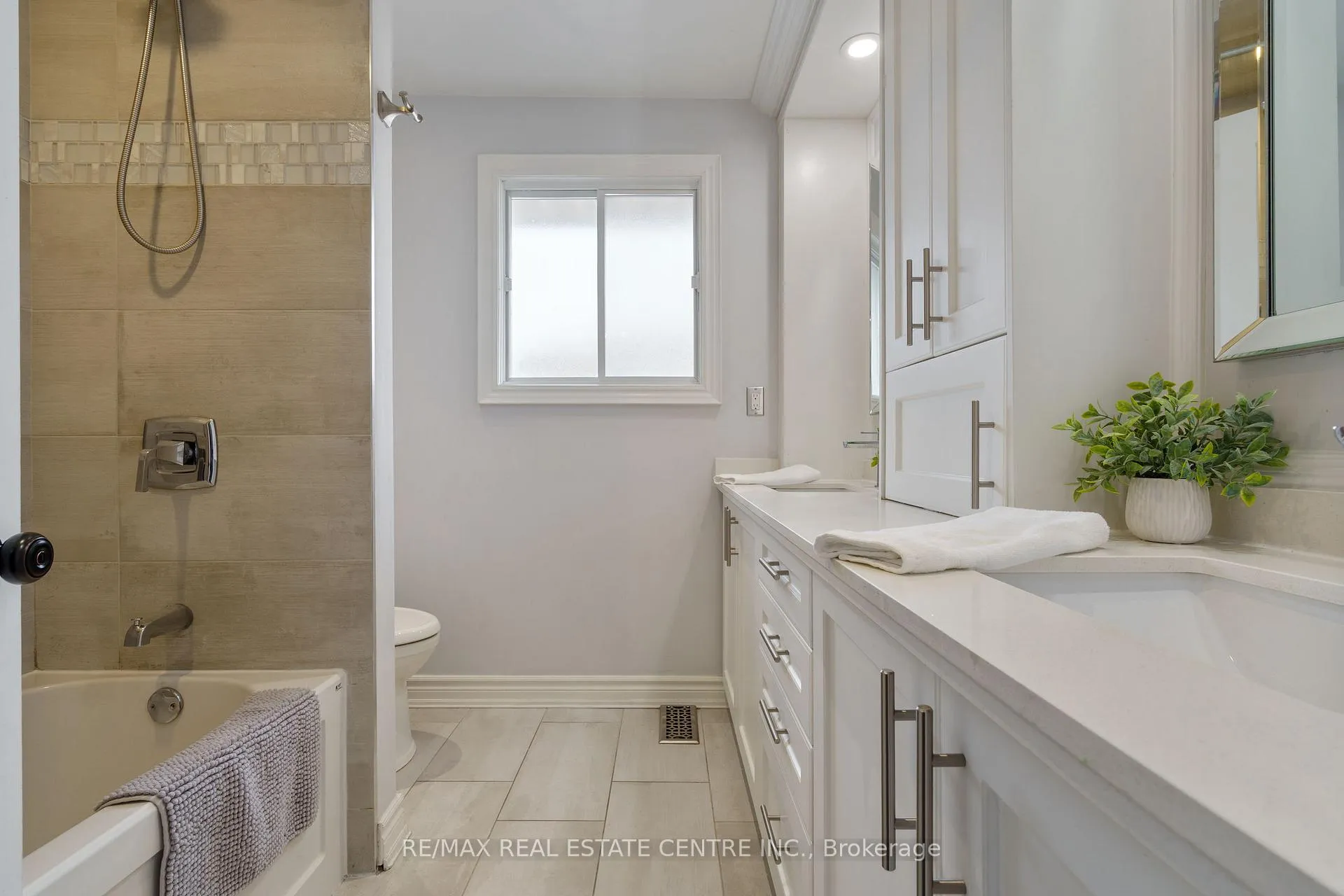 Photo 42 of 66 Ellington Avenue, Hamilton, Stoney Creek — HOMEH