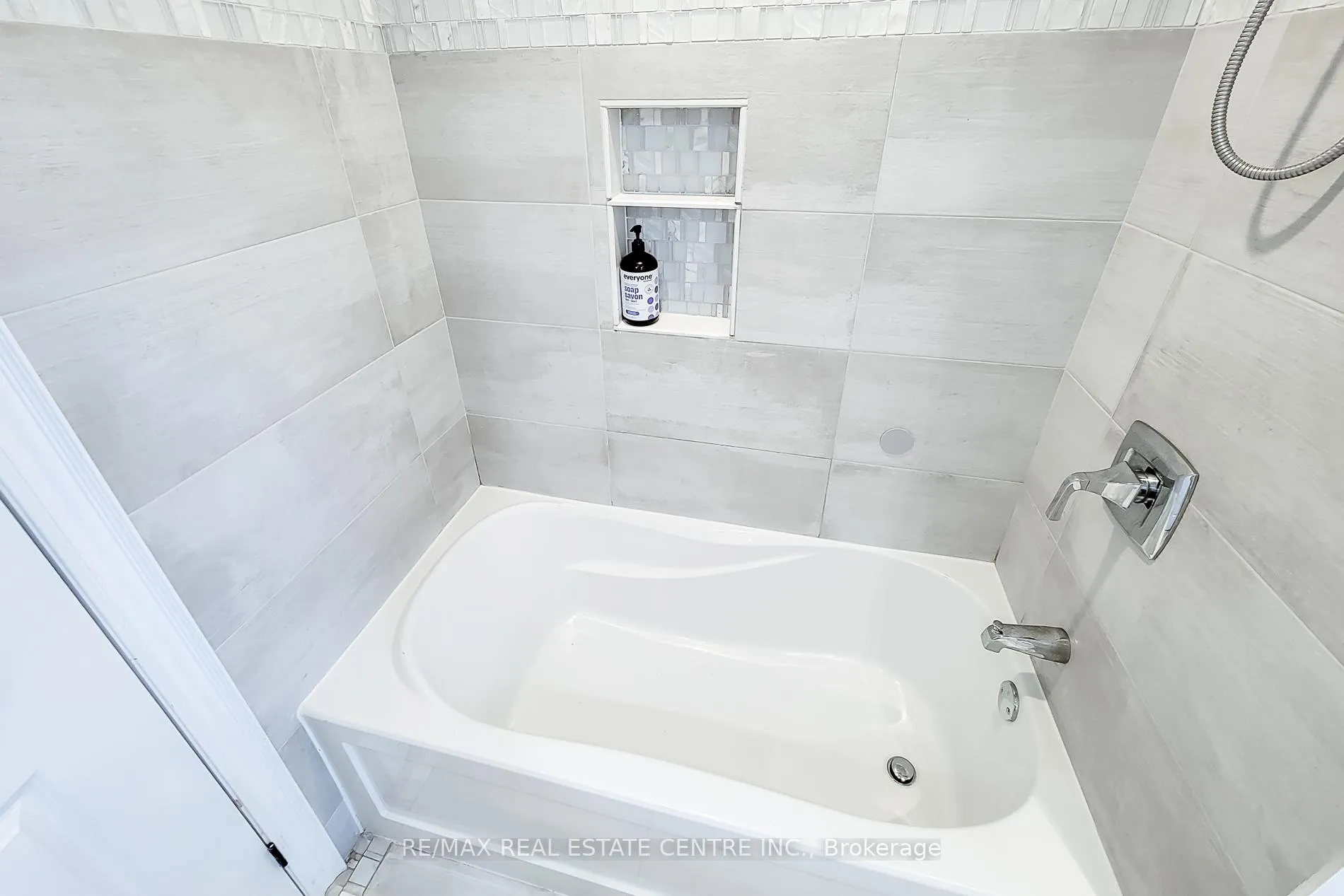 Photo 43 of 66 Ellington Avenue, Hamilton, Stoney Creek — HOMEH