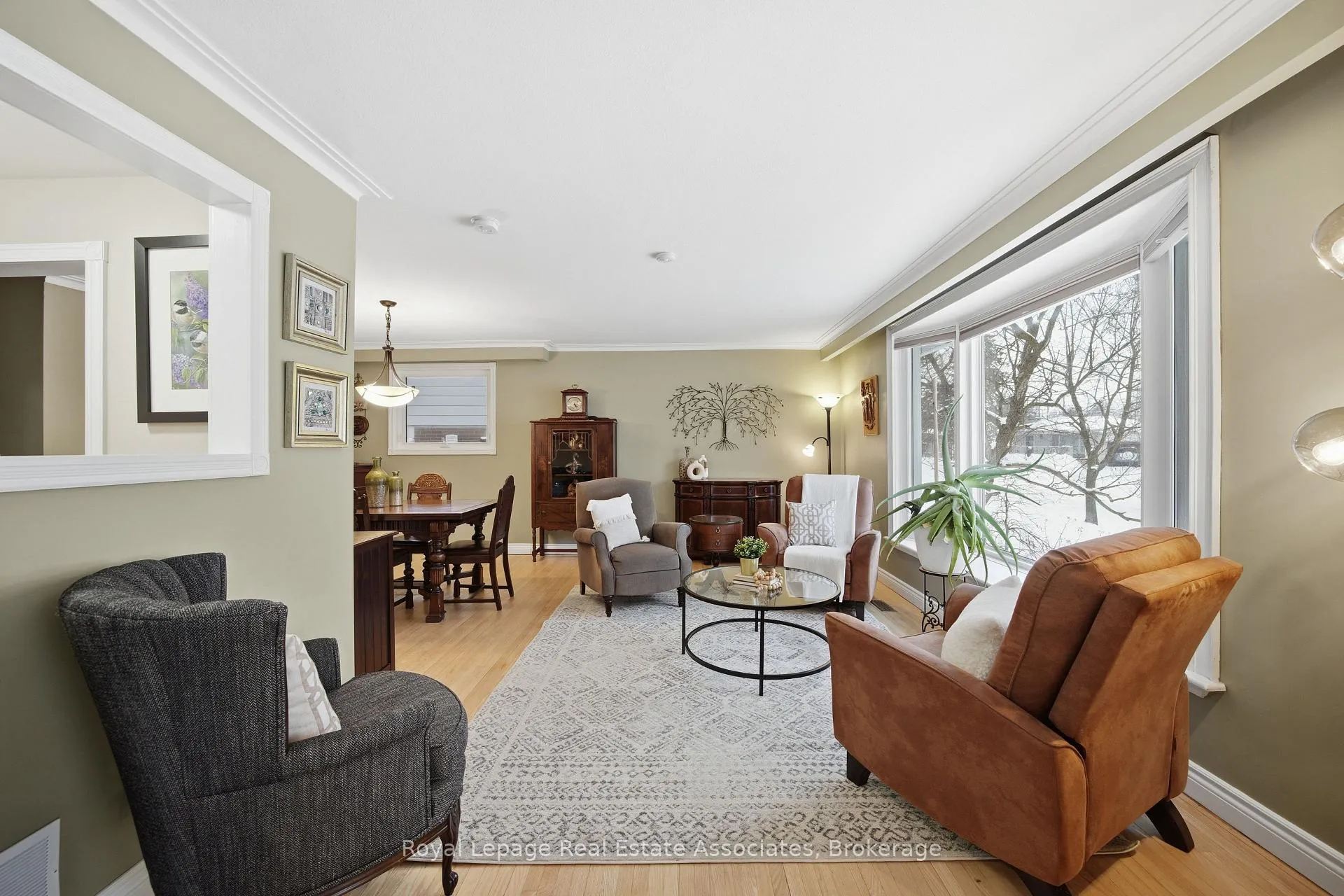 Photo 4 of 28 Faludon Drive, Halton Hills, Georgetown — HOMEH