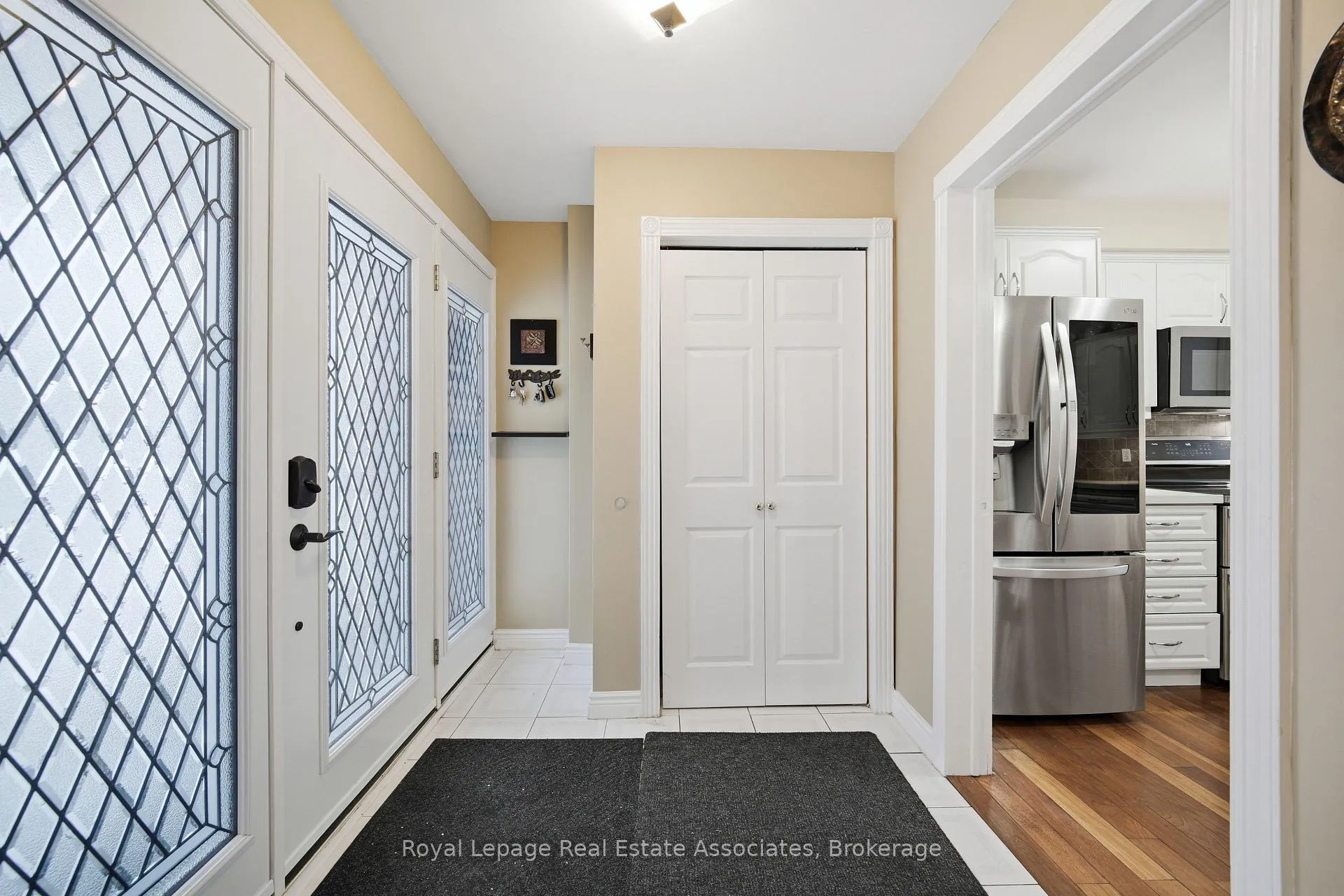 Photo 5 of 28 Faludon Drive, Halton Hills, Georgetown — HOMEH