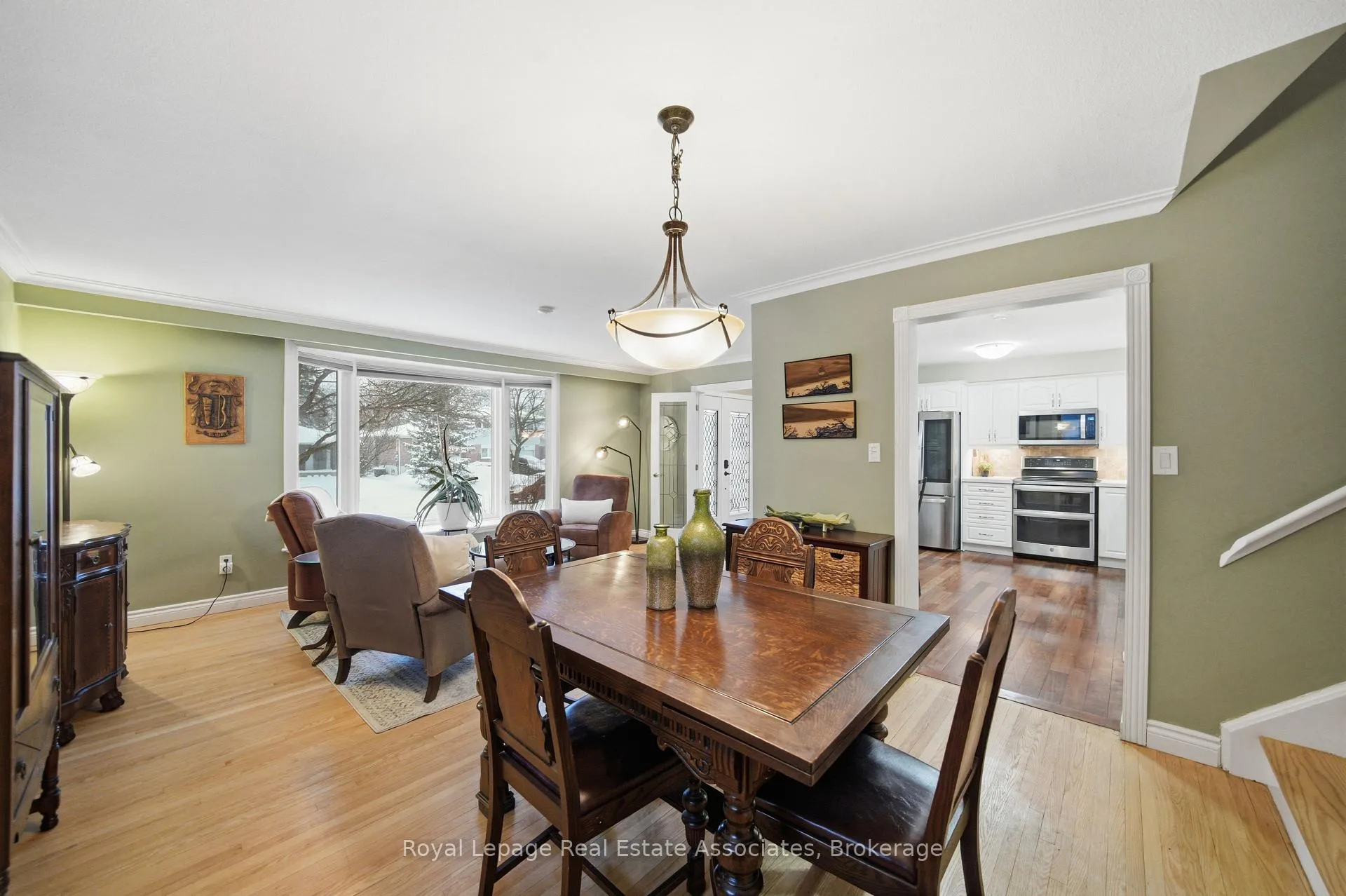 Photo 10 of 28 Faludon Drive, Halton Hills, Georgetown — HOMEH