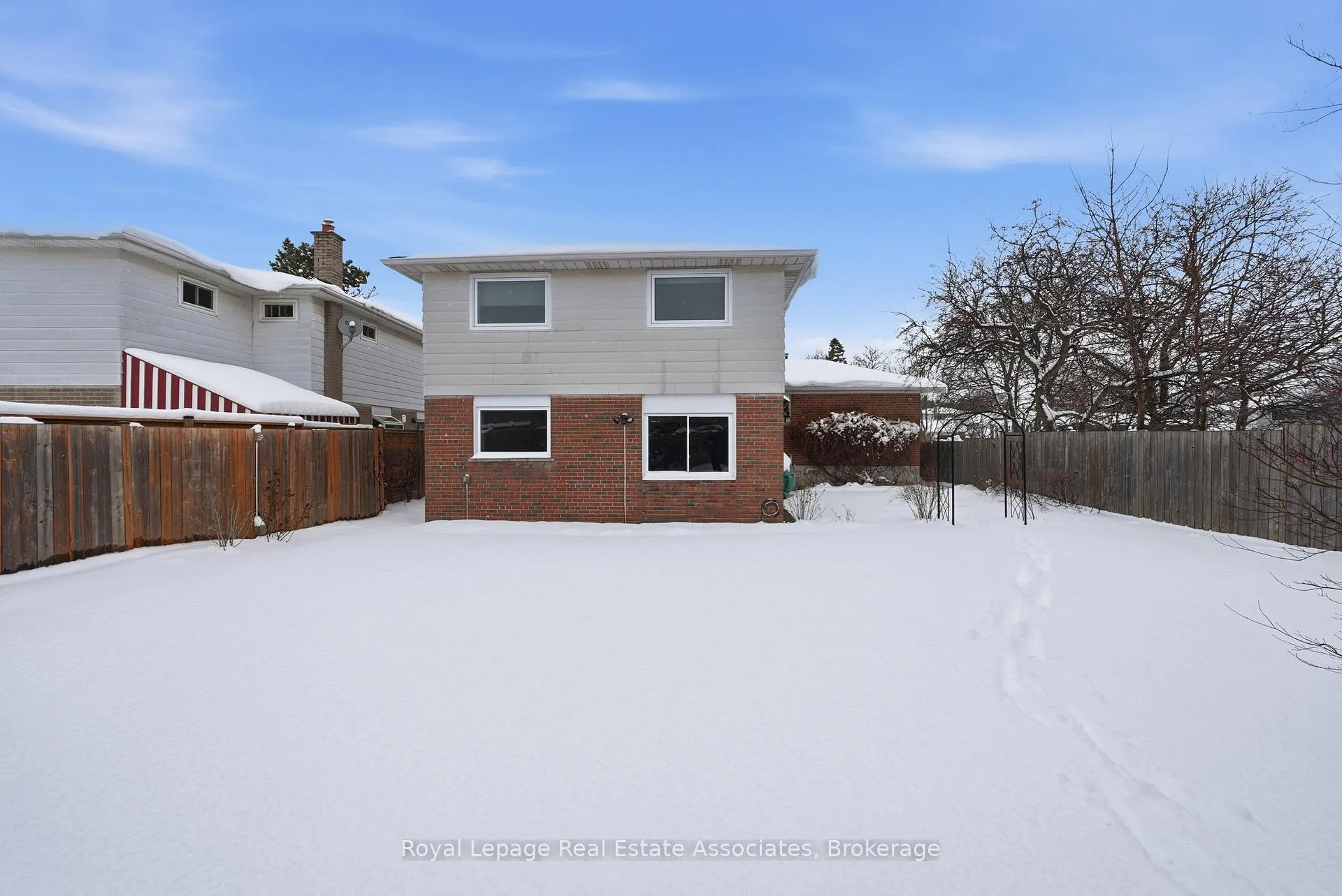 Photo 39 of 28 Faludon Drive, Halton Hills, Georgetown — HOMEH