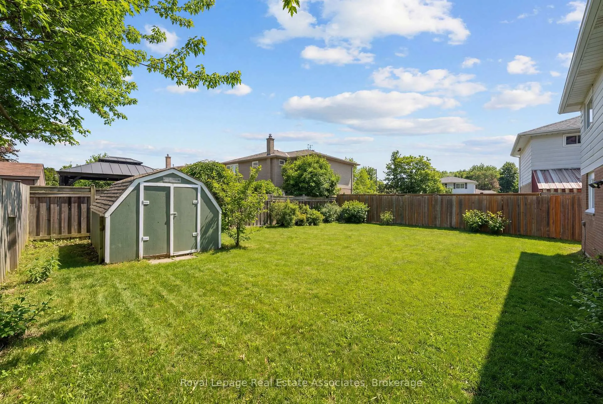Photo 41 of 28 Faludon Drive, Halton Hills, Georgetown — HOMEH