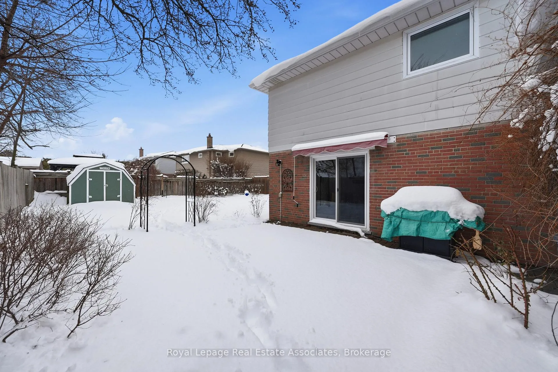 Photo 48 of 28 Faludon Drive, Halton Hills, Georgetown — HOMEH