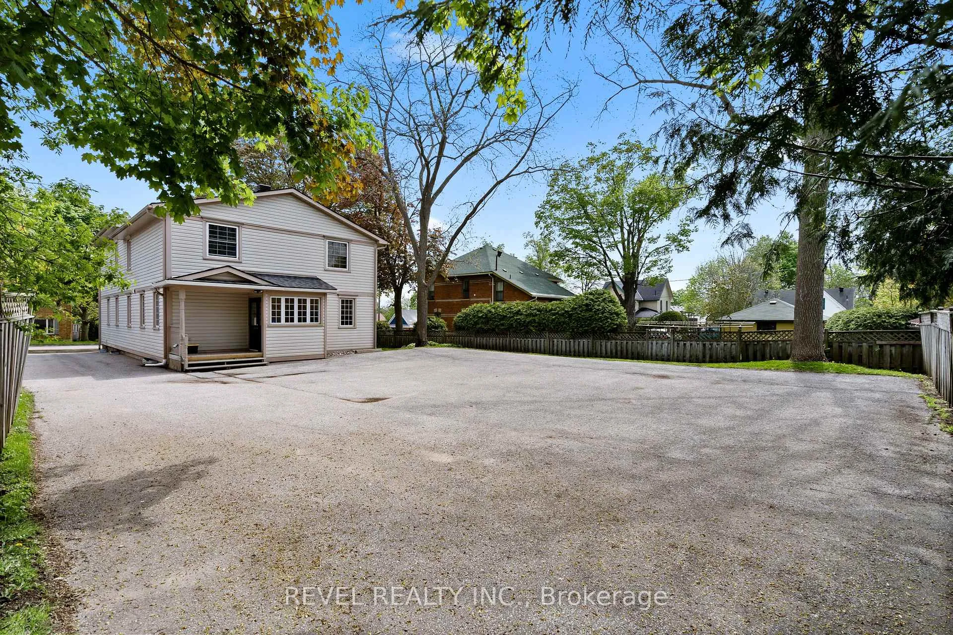 Photo 3 of 31 Frederick Street, Orillia — HOMEH