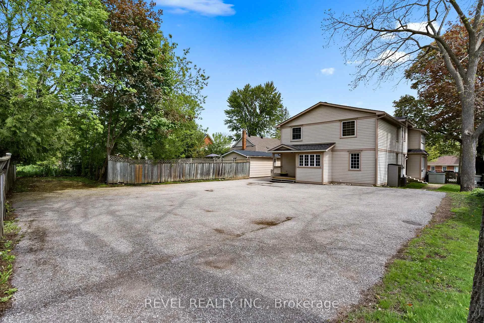 Photo 4 of 31 Frederick Street, Orillia — HOMEH