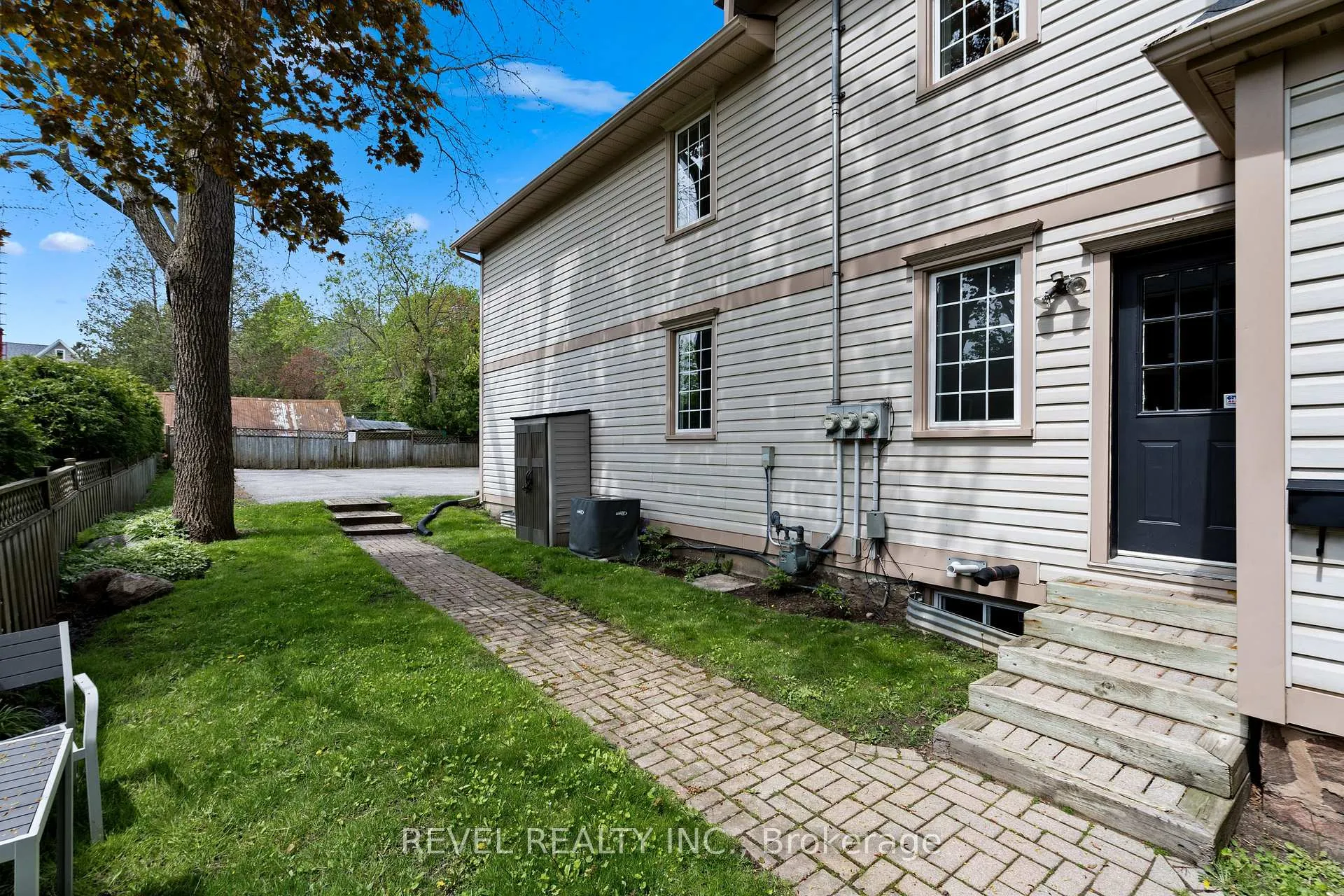 Photo 6 of 31 Frederick Street, Orillia — HOMEH