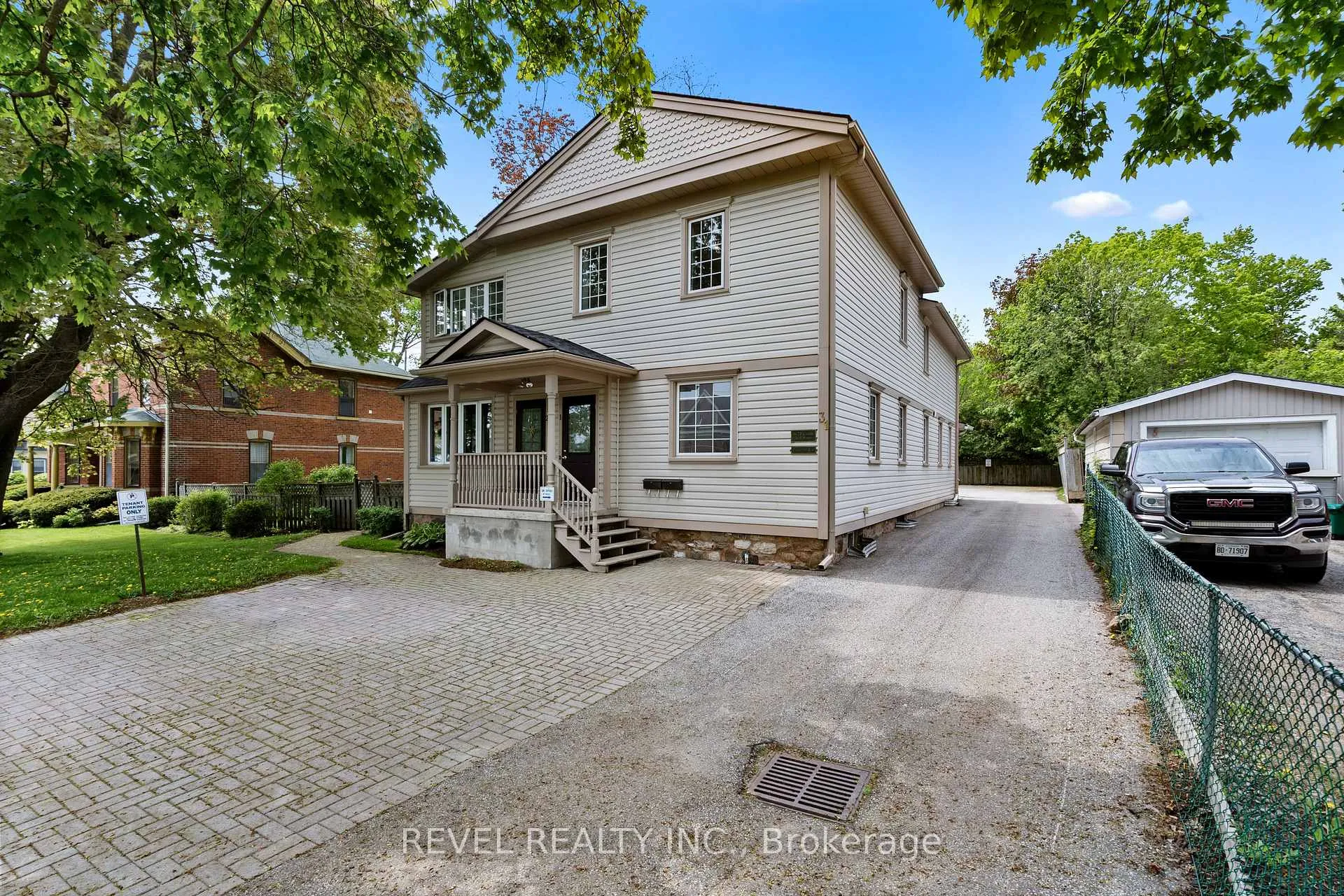 Photo 7 of 31 Frederick Street, Orillia — HOMEH