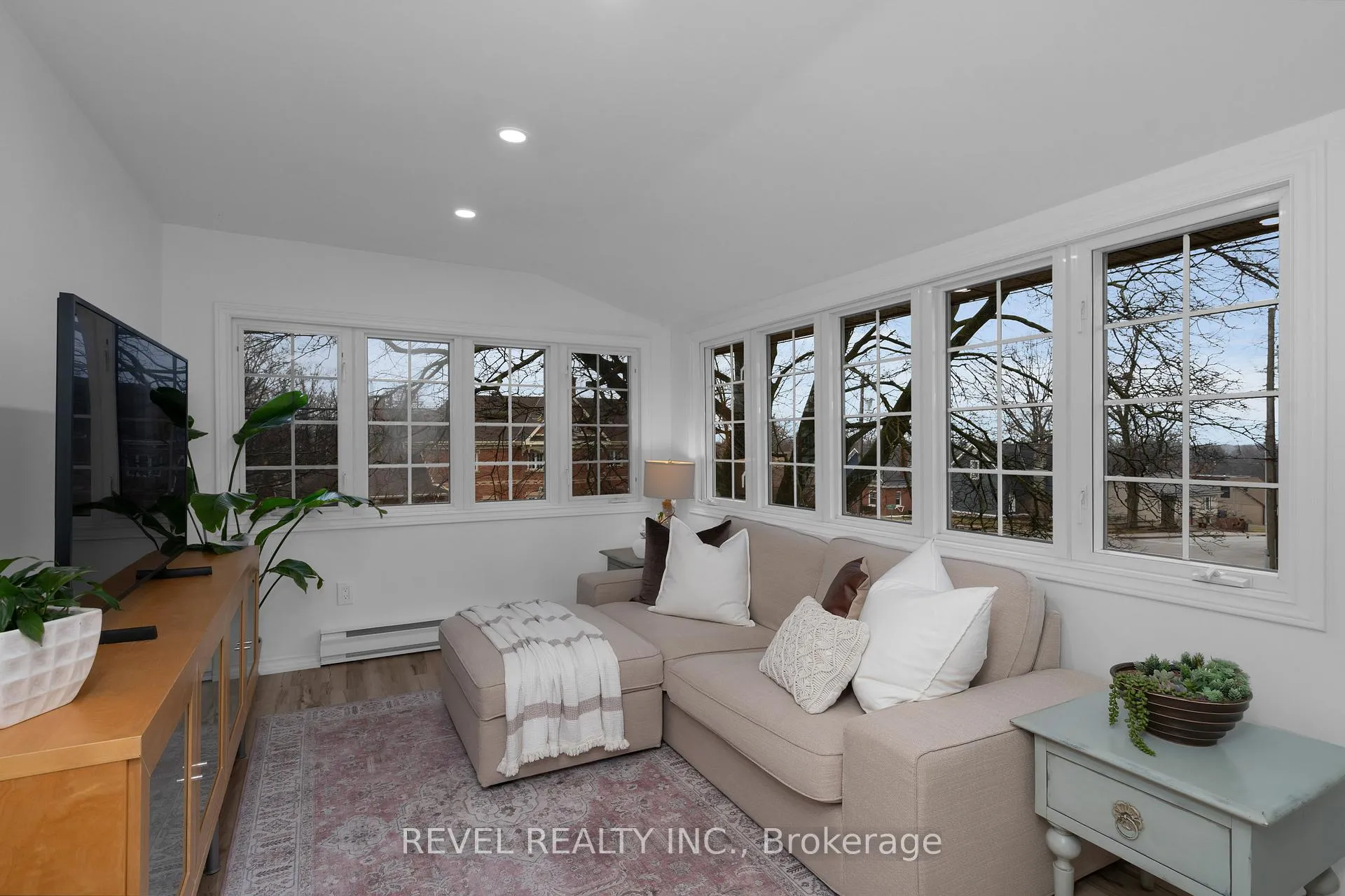 Photo 17 of 31 Frederick Street, Orillia — HOMEH