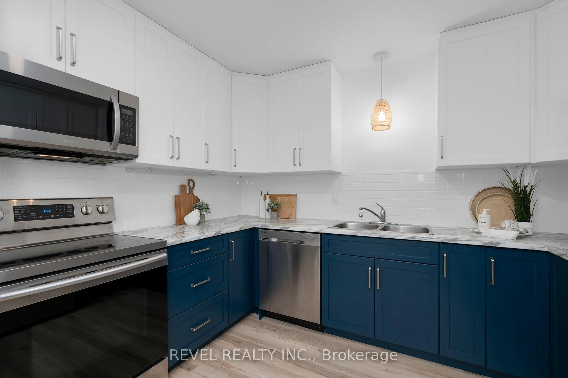 Photo 20 of 31 Frederick Street, Orillia — HOMEH