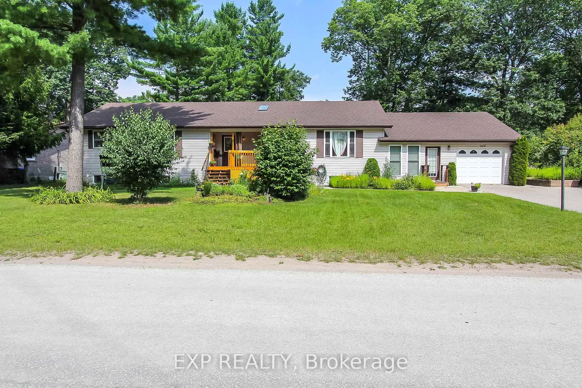 Photo 1 of 225 39th Street, Wasaga Beach — HOMEH
