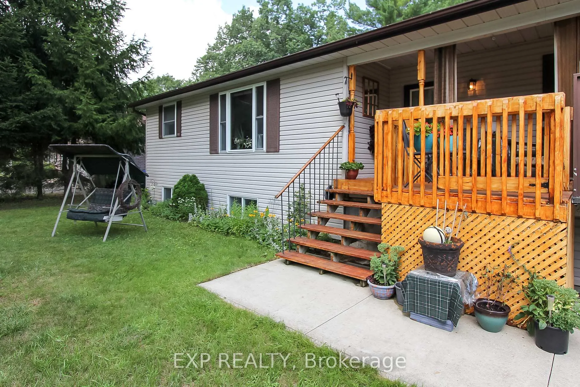 Photo 2 of 225 39th Street, Wasaga Beach — HOMEH