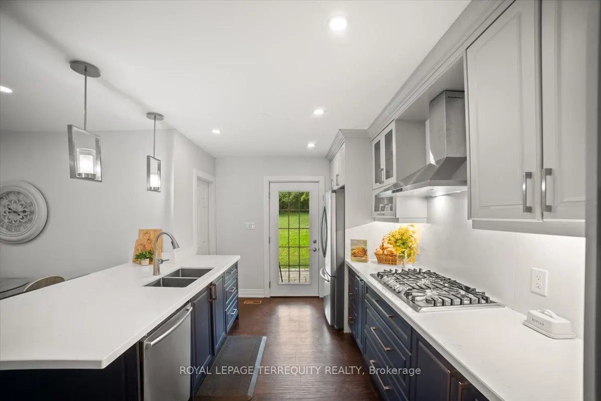 Photo 4 of 124 Toronto Street S, Uxbridge — HOMEH