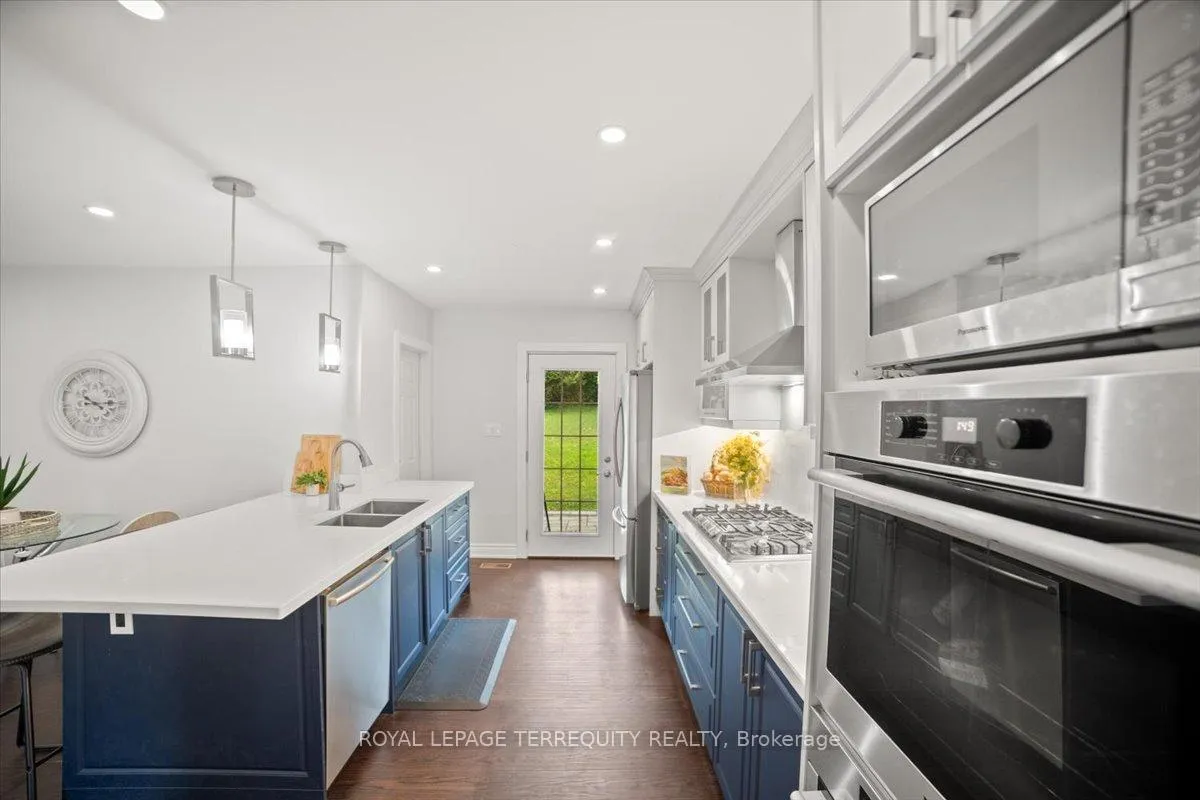 Photo 5 of 124 Toronto Street S, Uxbridge — HOMEH