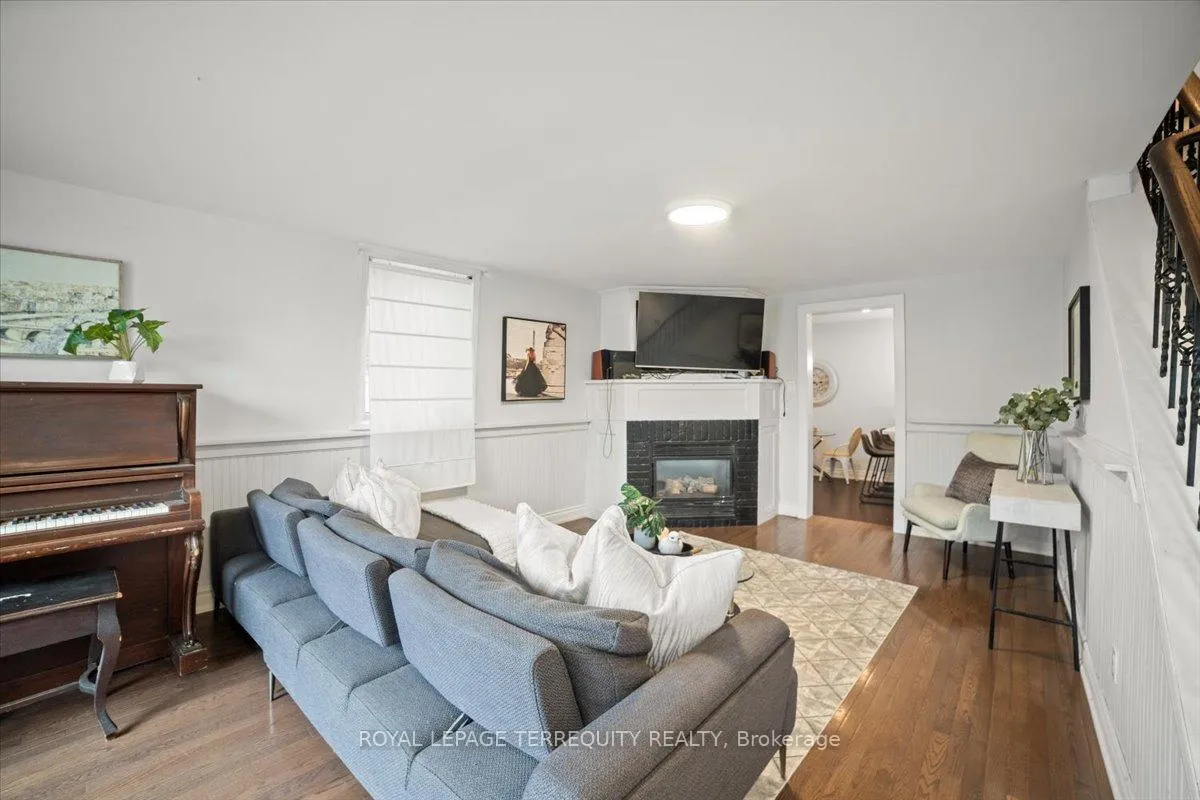 Photo 11 of 124 Toronto Street S, Uxbridge — HOMEH
