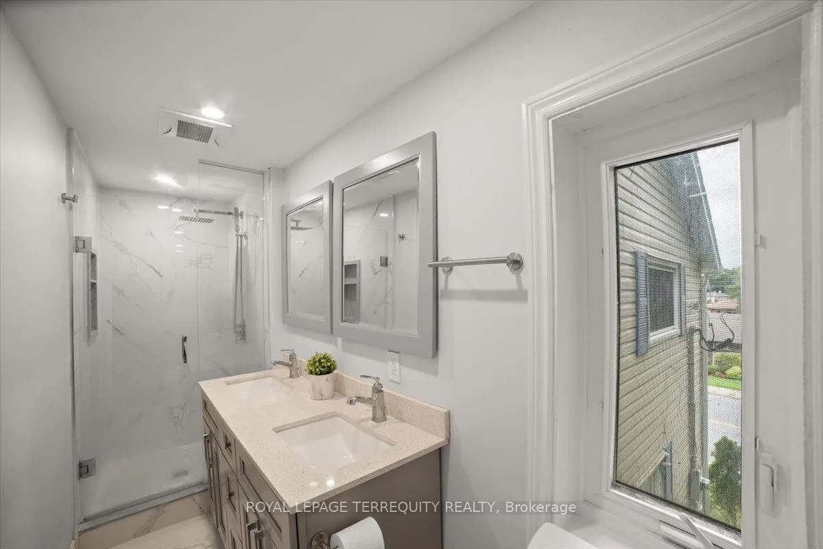 Photo 20 of 124 Toronto Street S, Uxbridge — HOMEH