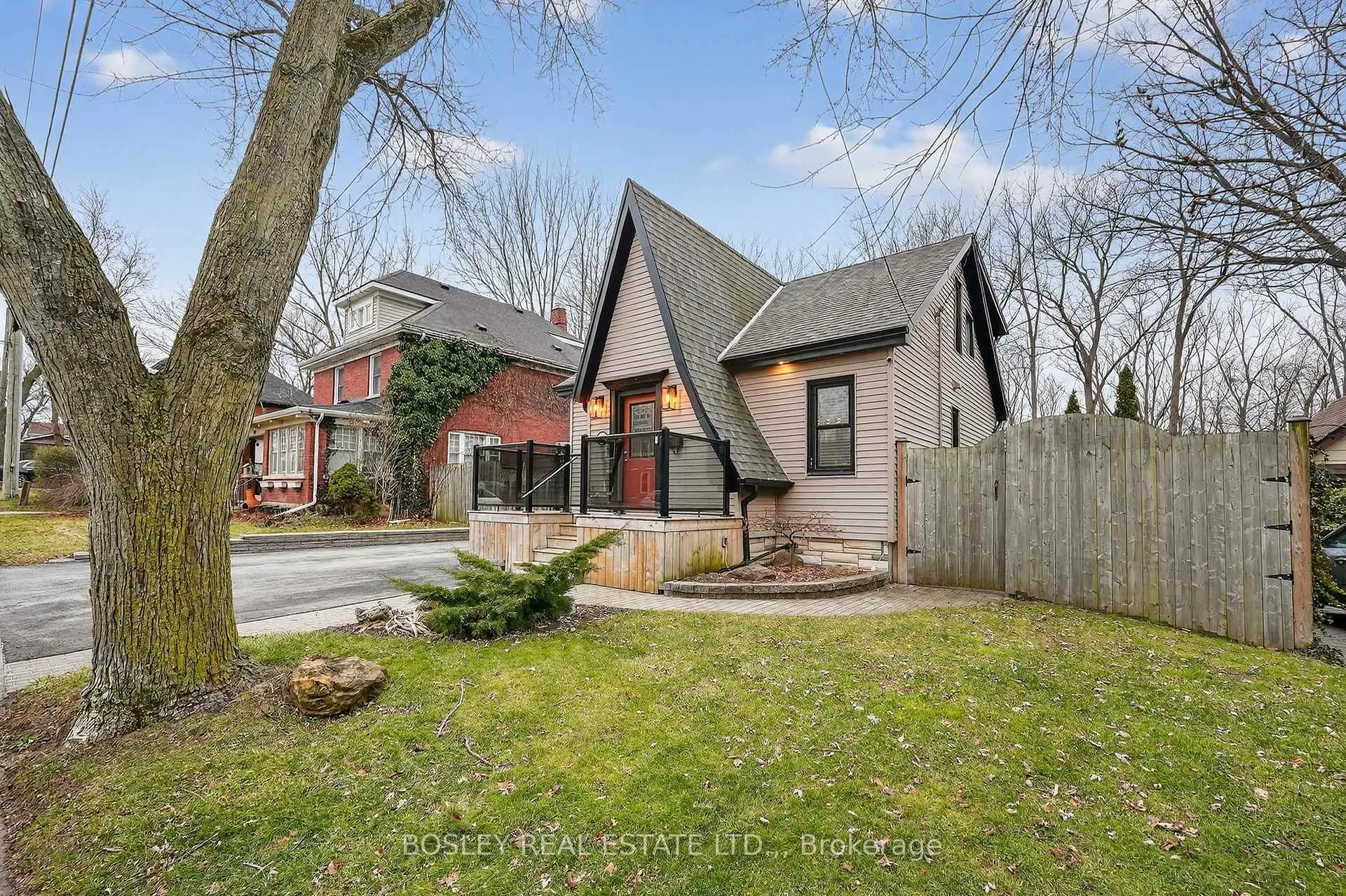 Photo 2 of 5805 Brookfield Avenue, Niagara Falls, Hospital — HOMEH