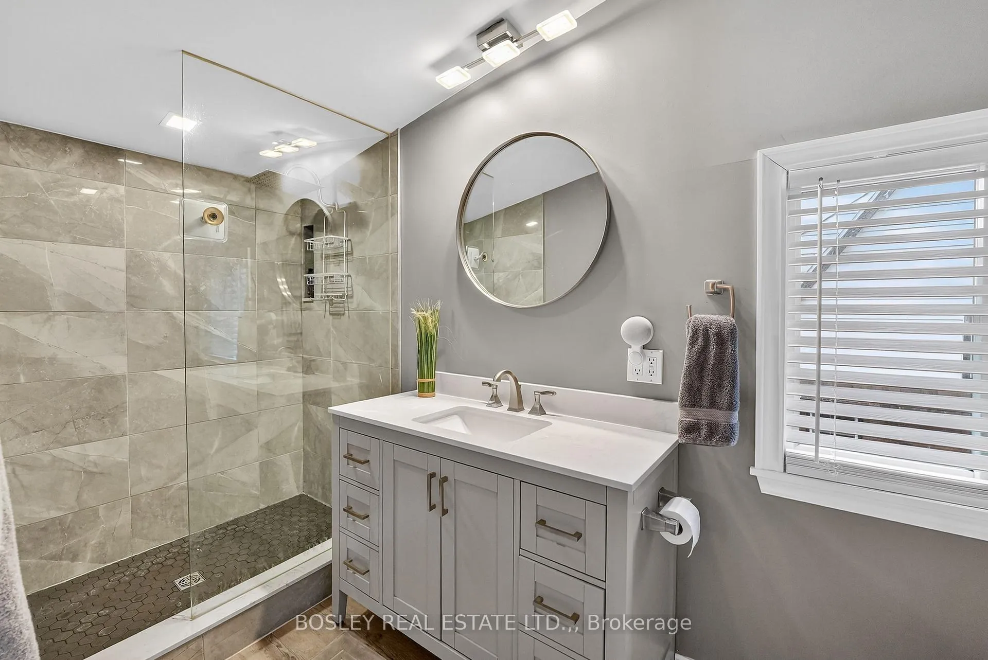 Photo 16 of 5805 Brookfield Avenue, Niagara Falls, Hospital — HOMEH