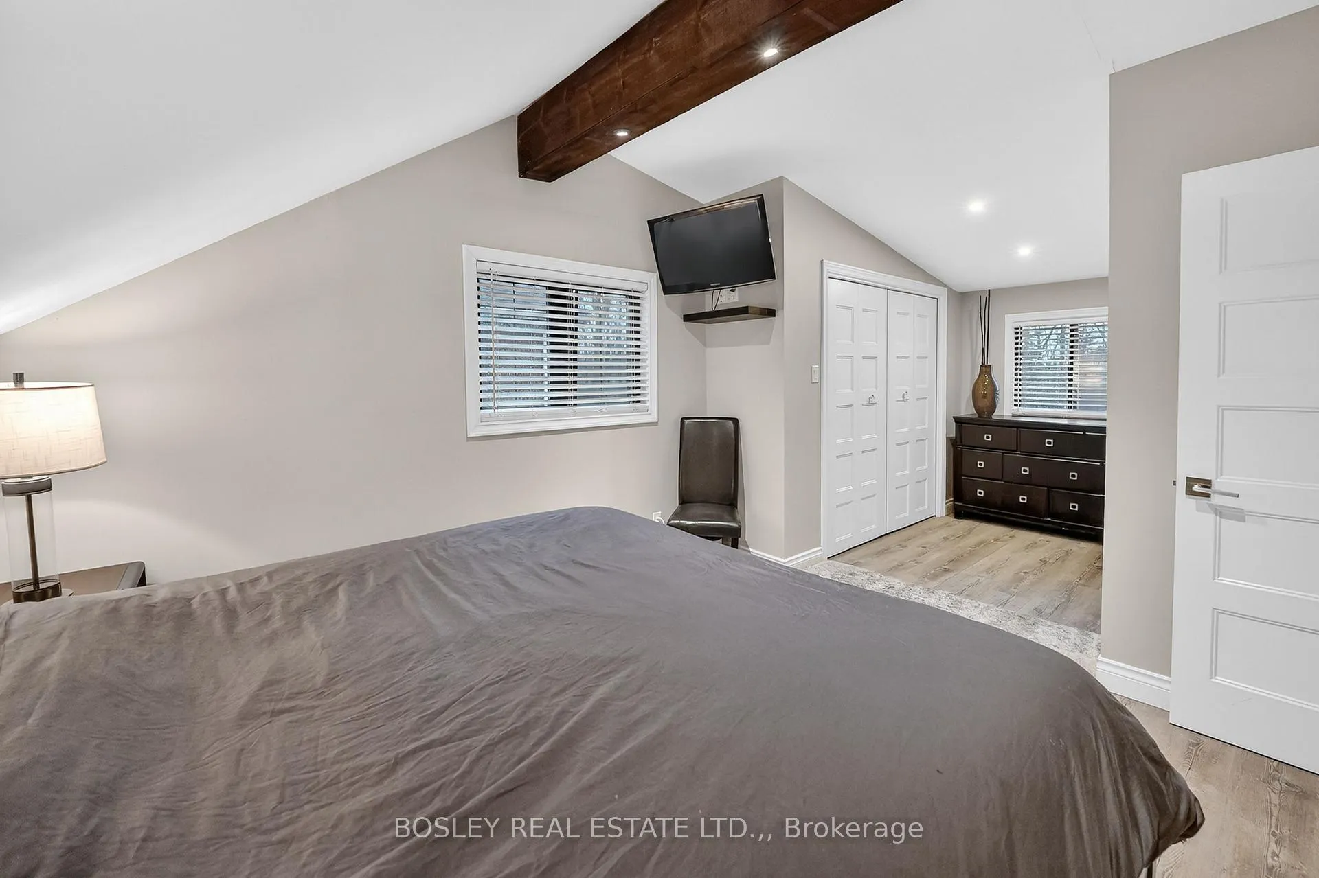 Photo 18 of 5805 Brookfield Avenue, Niagara Falls, Hospital — HOMEH