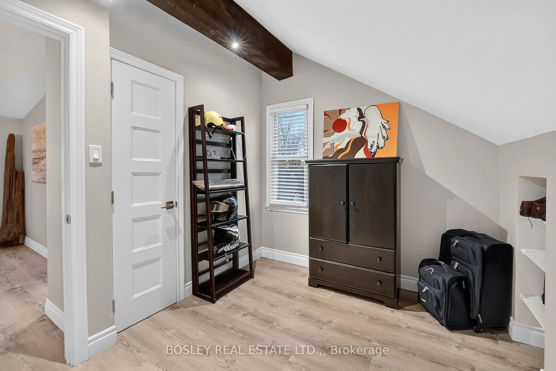 Photo 20 of 5805 Brookfield Avenue, Niagara Falls, Hospital — HOMEH