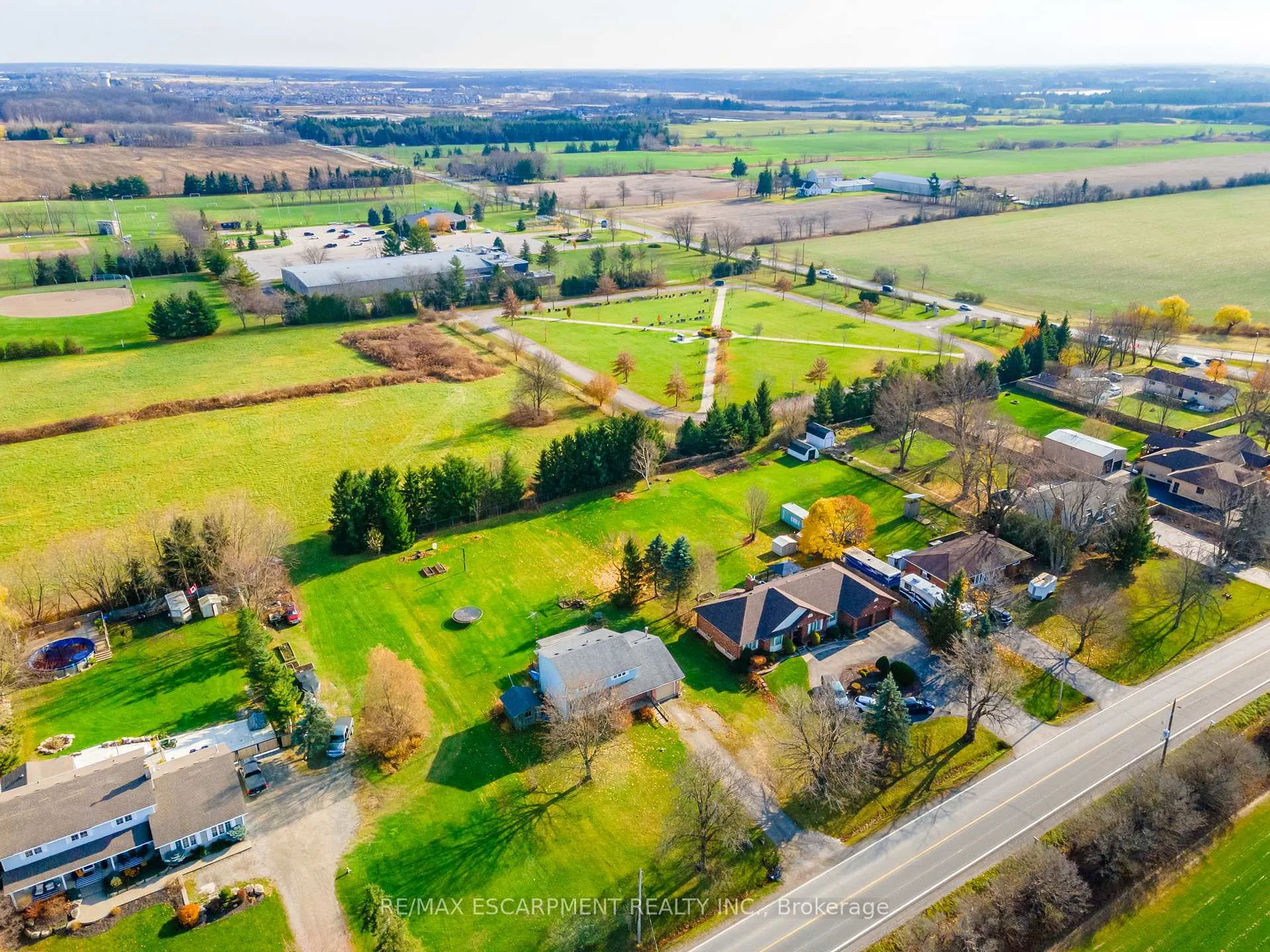 Photo 2 of 2611 Trinity Church Road, Hamilton, Binbrook — HOMEH