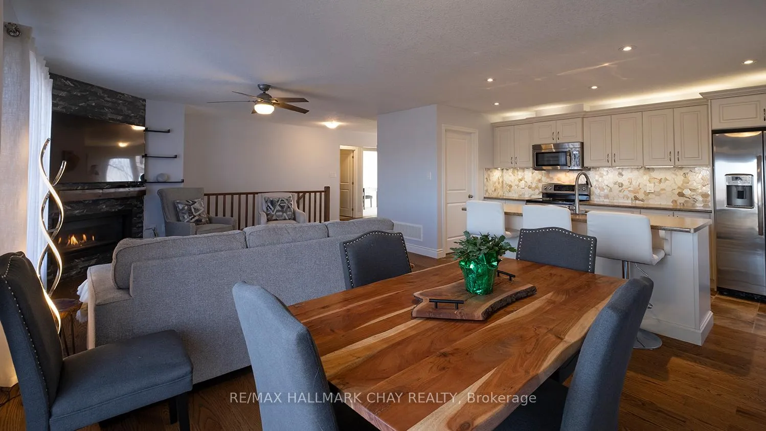 Photo 12 of 20 Hunter Avenue, Tay, Victoria Harbour — HOMEH
