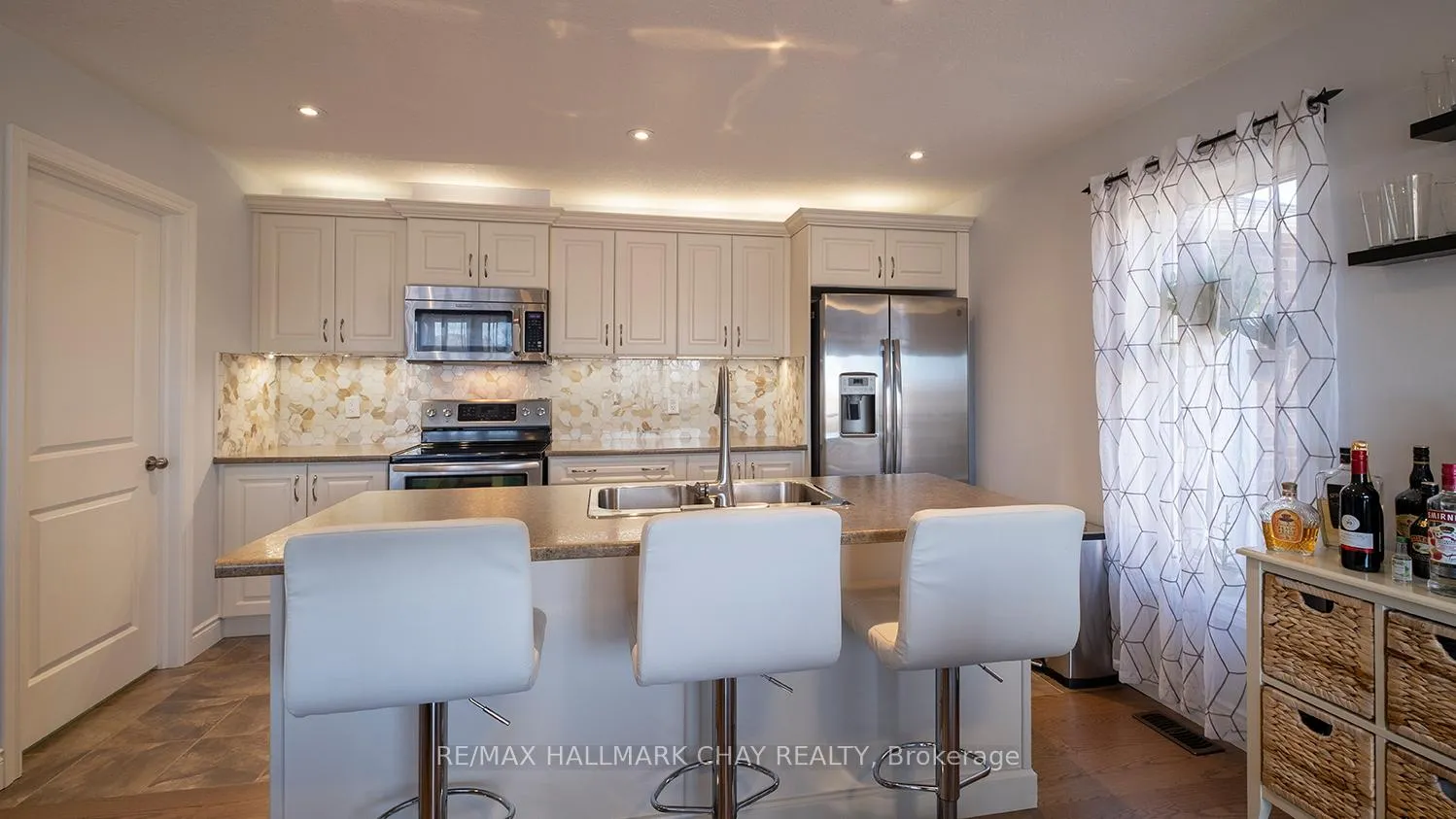 Photo 14 of 20 Hunter Avenue, Tay, Victoria Harbour — HOMEH