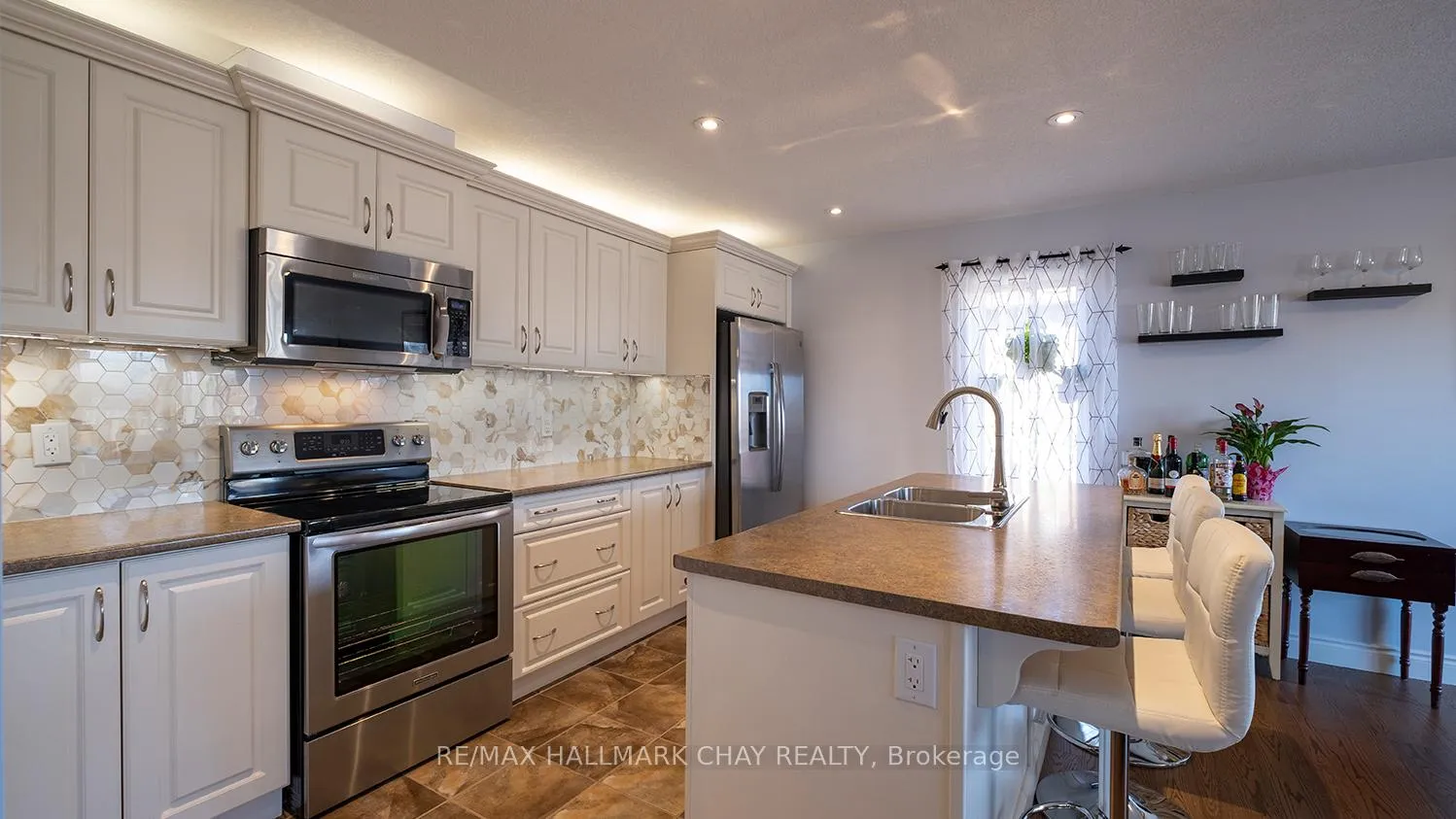 Photo 15 of 20 Hunter Avenue, Tay, Victoria Harbour — HOMEH