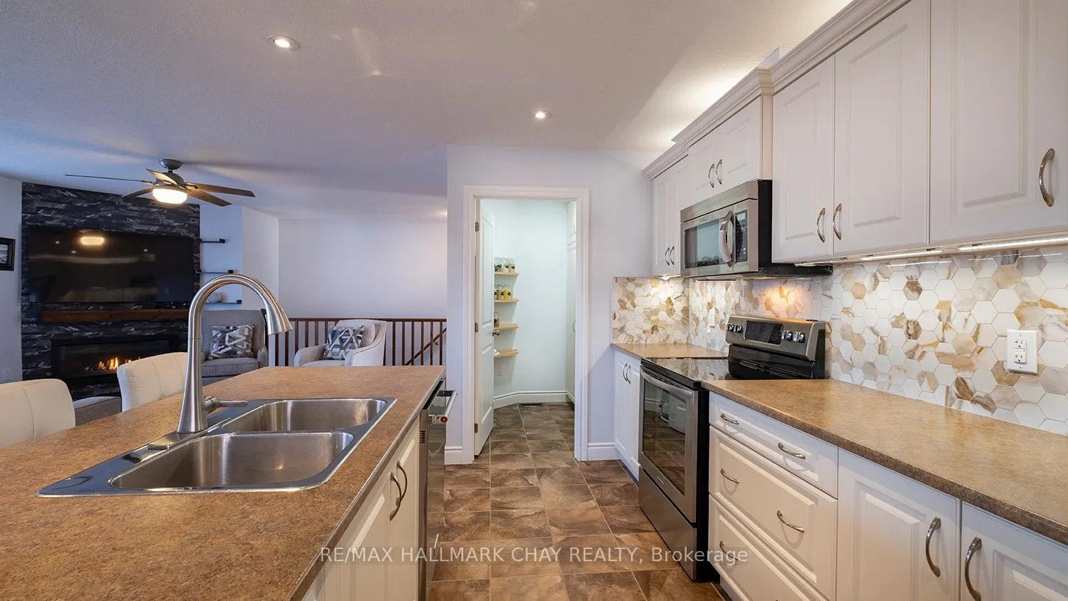 Photo 16 of 20 Hunter Avenue, Tay, Victoria Harbour — HOMEH